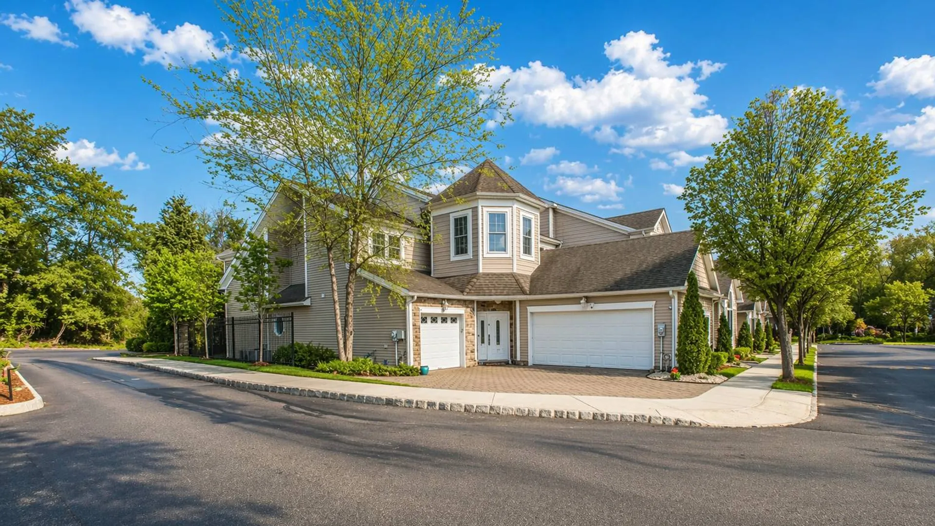 Property at 10 Chart Loop, Staten Island, NY 10309 2