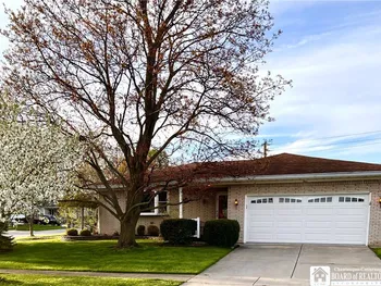 Property at 4 Oakwood Drive, Cheektowaga, NY 14227