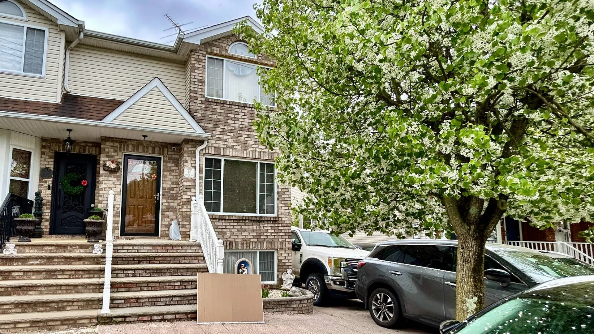 Property at 40 Seguine Loop, Staten Island, NY 10309 2