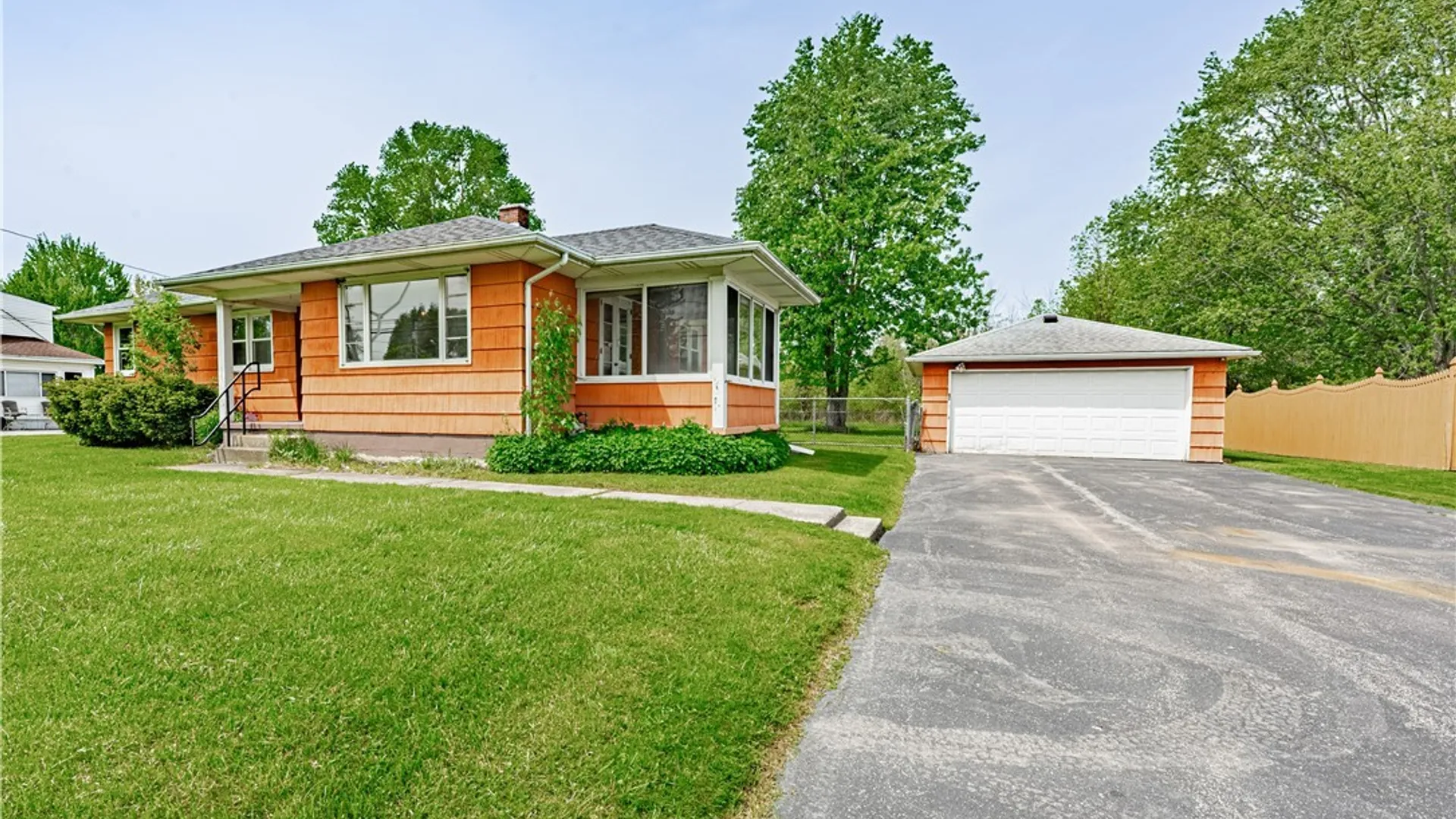 Property at 7132 Nash Road, Wheatfield, NY 14120 4