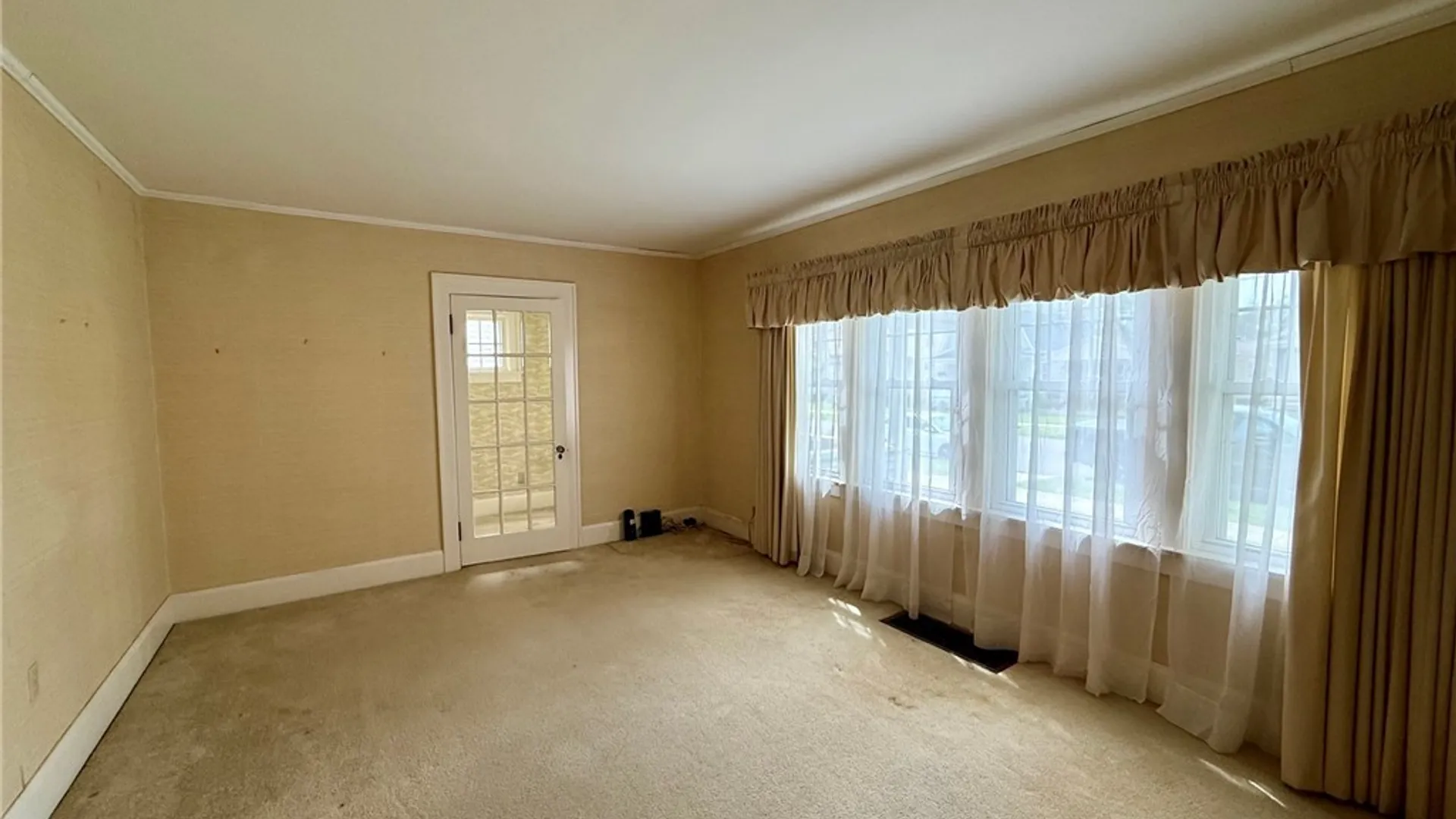Property at 2240 Michigan Avenue, Niagara Falls, NY 14305 12