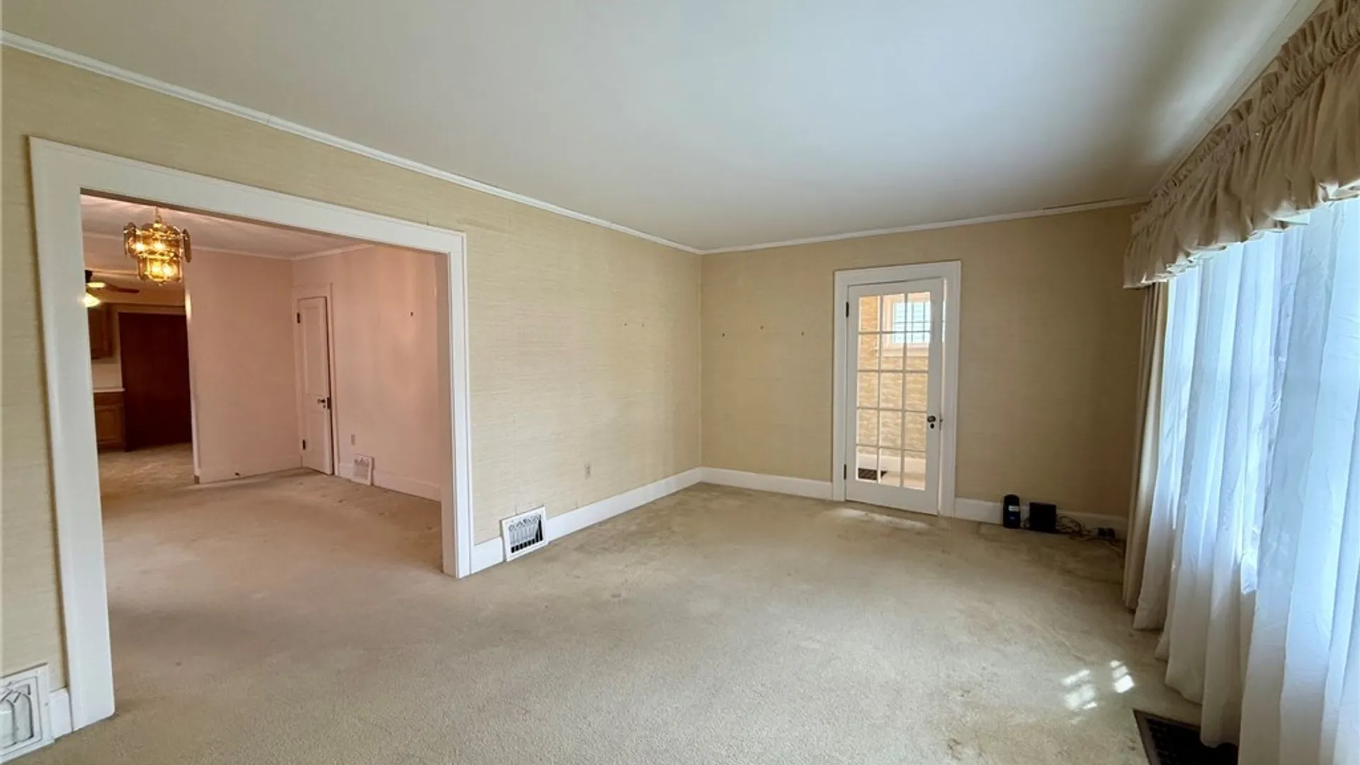 Property at 2240 Michigan Avenue, Niagara Falls, NY 14305 13