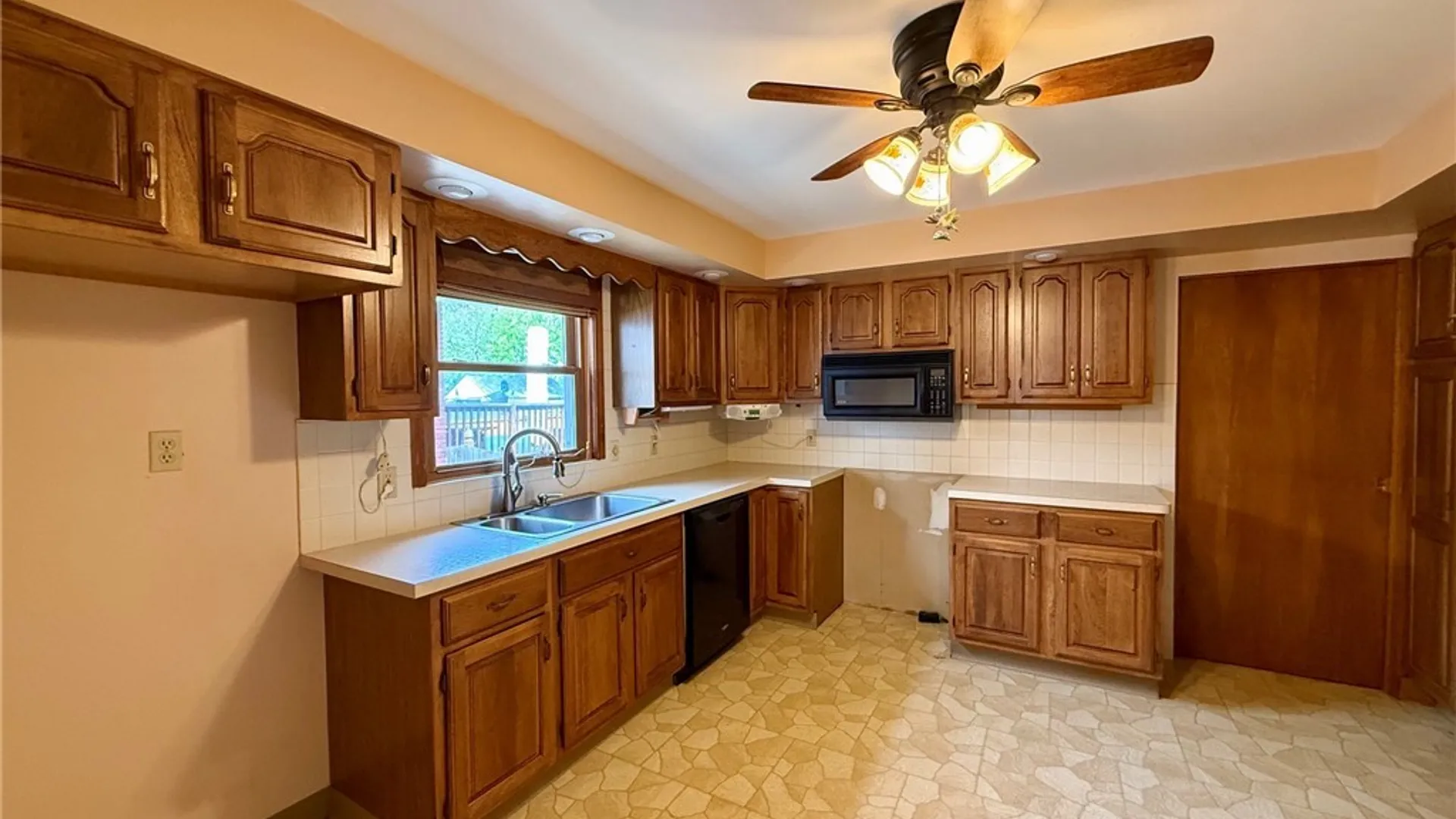 Property at 2240 Michigan Avenue, Niagara Falls, NY 14305 16