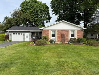 53 Ridgeway Sites Avenue, Minetto, NY 13126