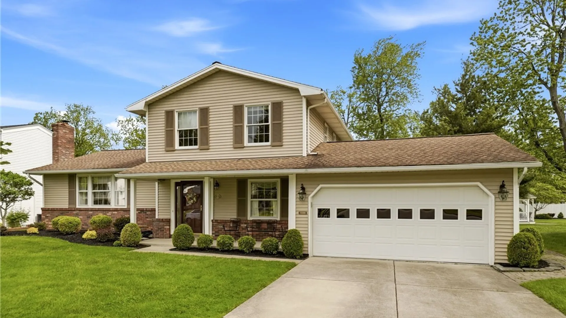 Property at 418 Woodward Crescent, West Seneca, NY 14224 2