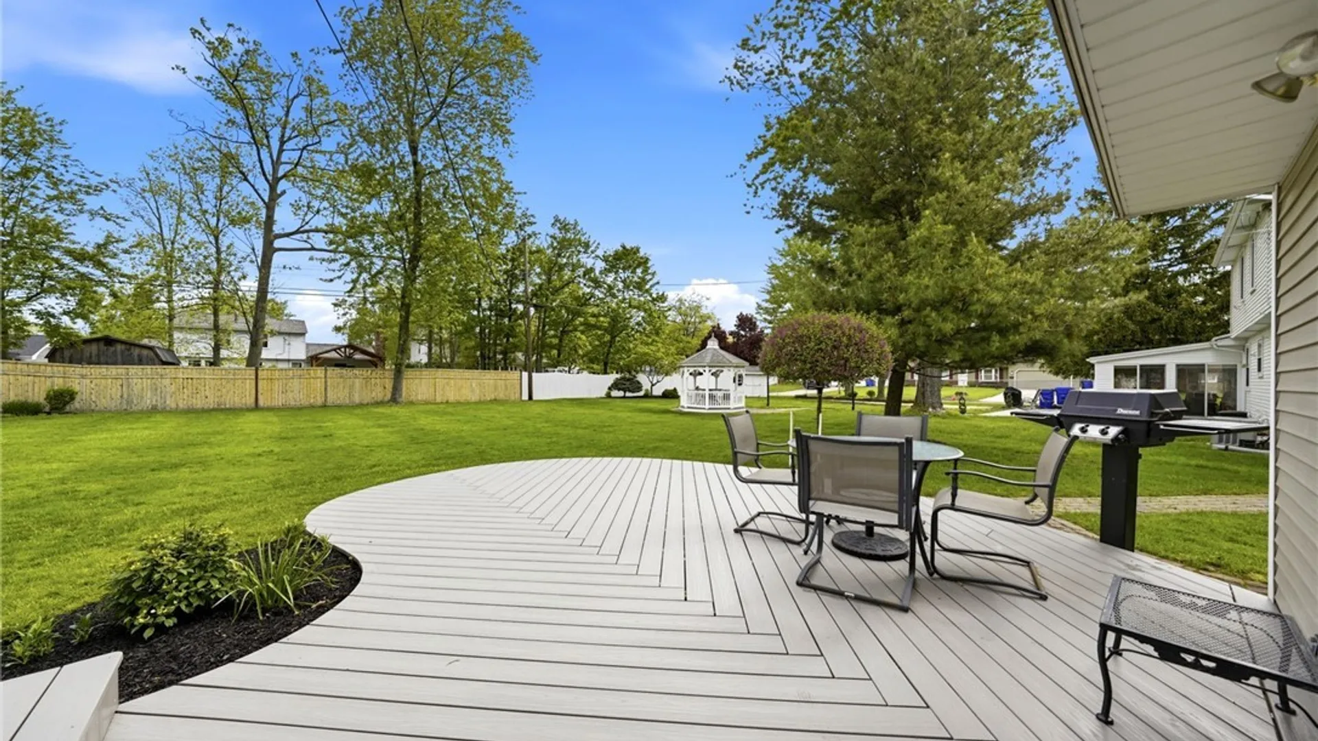 Property at 418 Woodward Crescent, West Seneca, NY 14224 34
