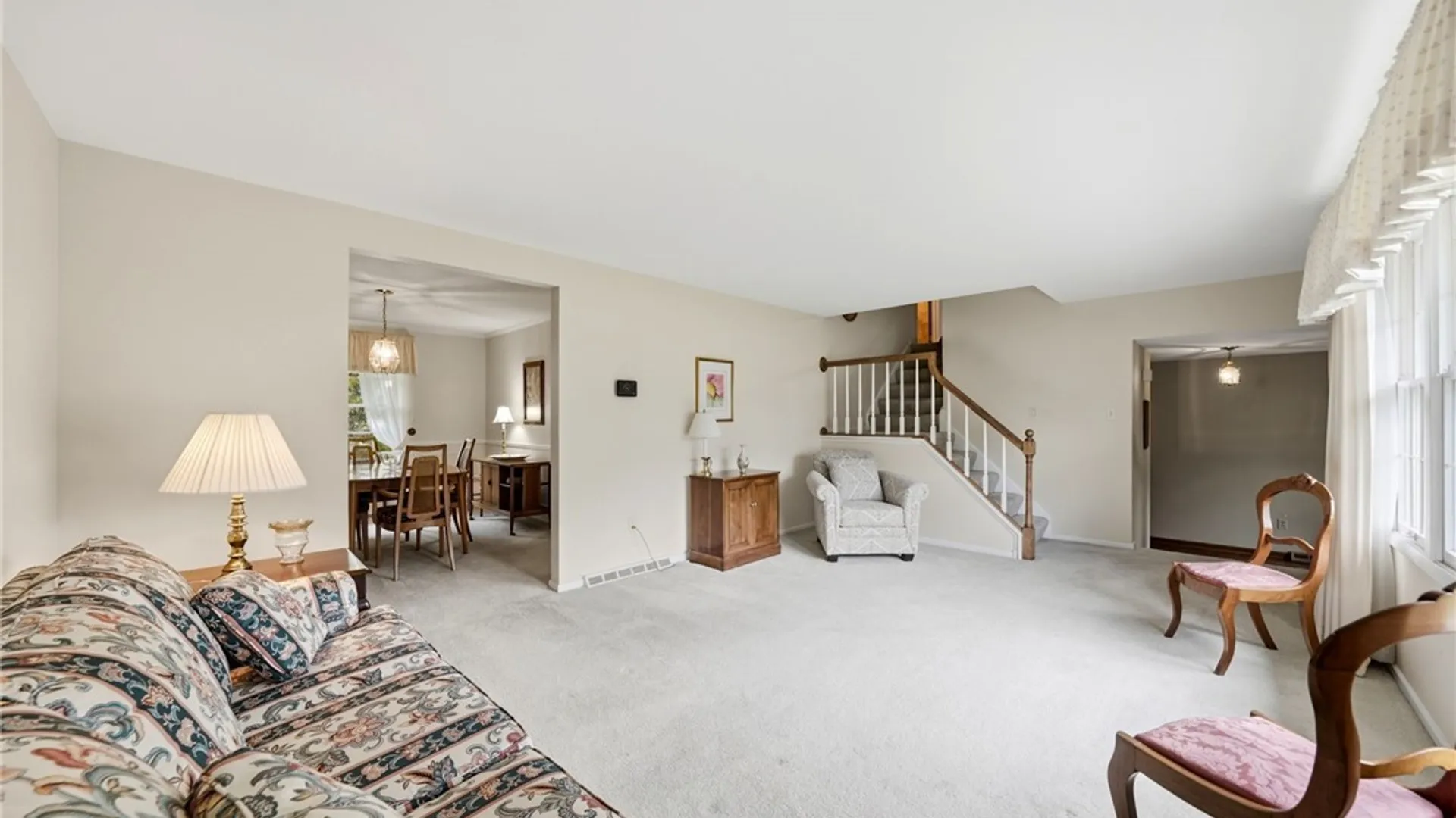 Property at 418 Woodward Crescent, West Seneca, NY 14224 8