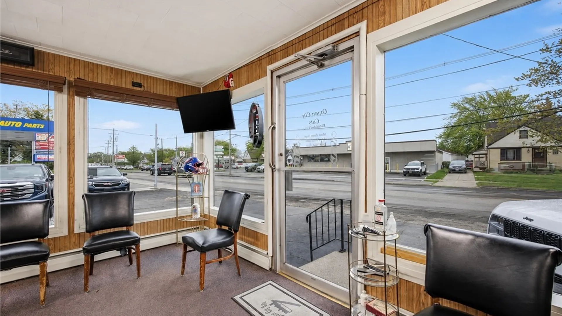 Property at 1016 Cleveland Drive, Cheektowaga, NY 14225 3