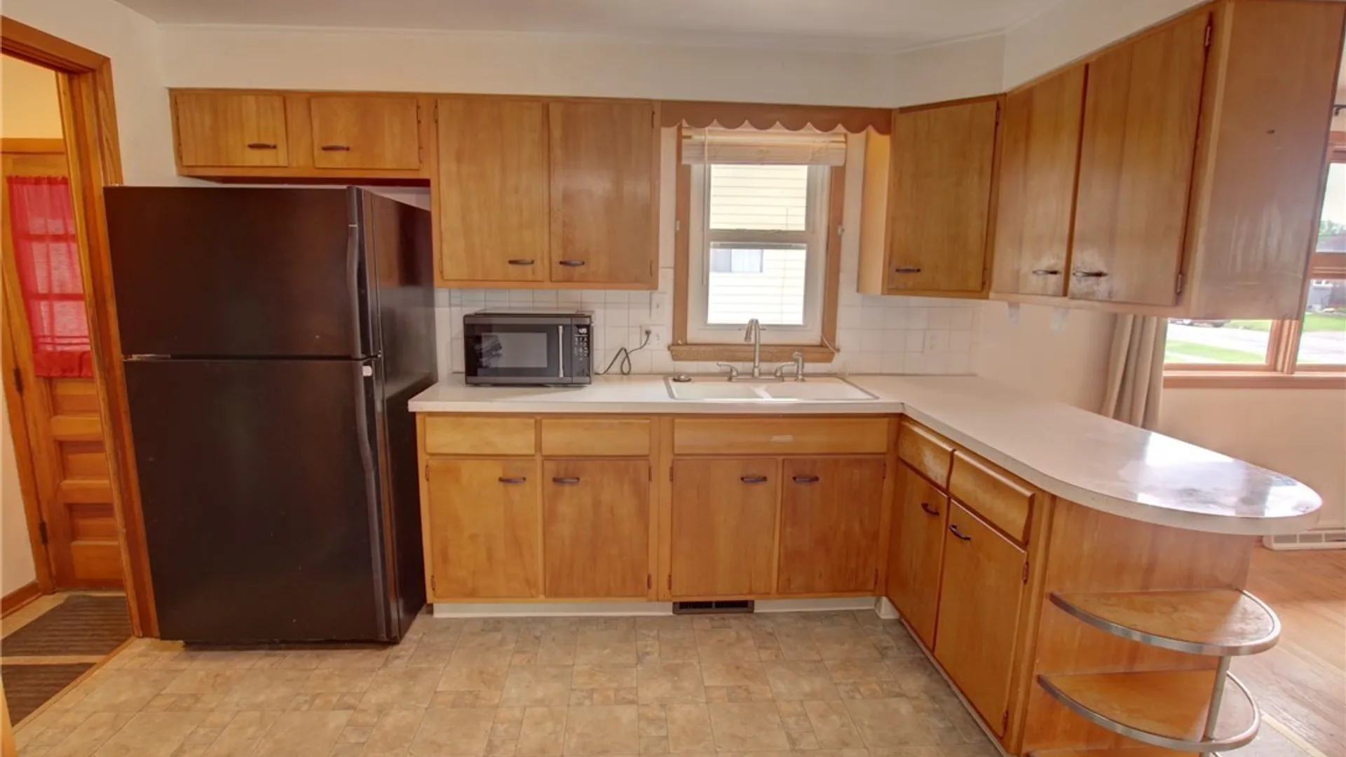 Property at 14 Lydia Lane, Cheektowaga, NY 14225 11