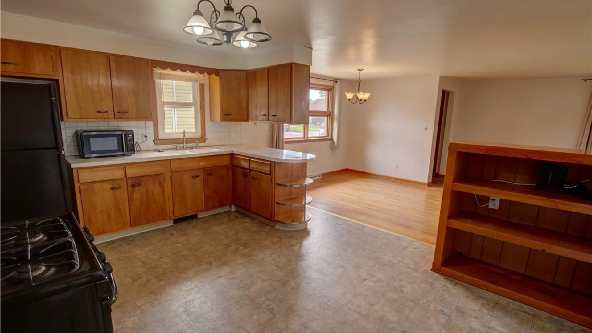 Property at 14 Lydia Lane, Cheektowaga, NY 14225 12