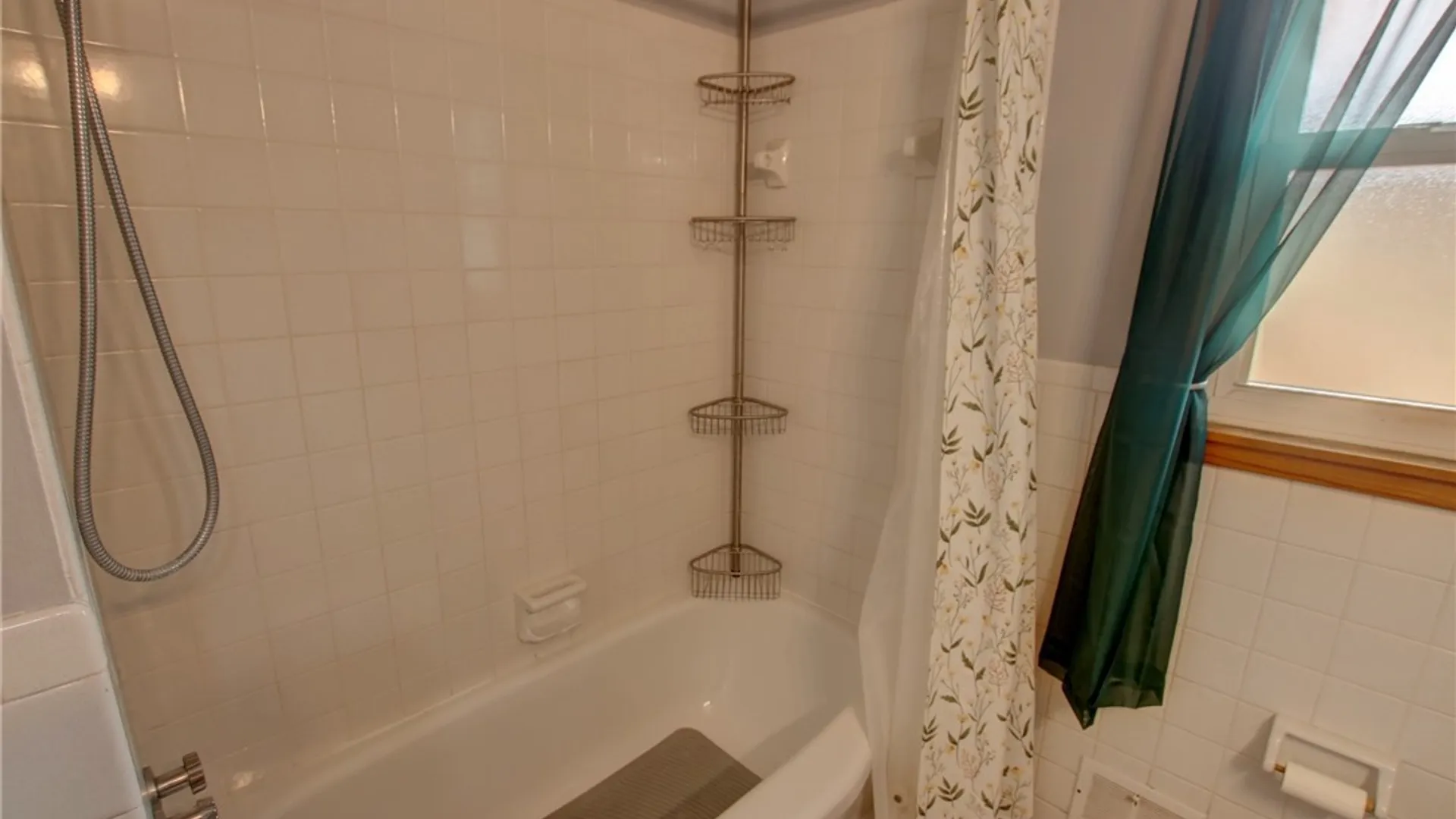 Property at 14 Lydia Lane, Cheektowaga, NY 14225 19
