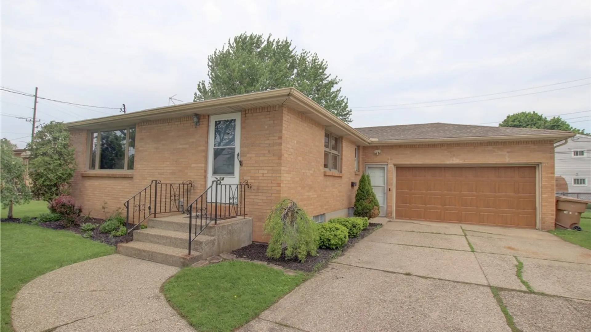 Property at 14 Lydia Lane, Cheektowaga, NY 14225 2