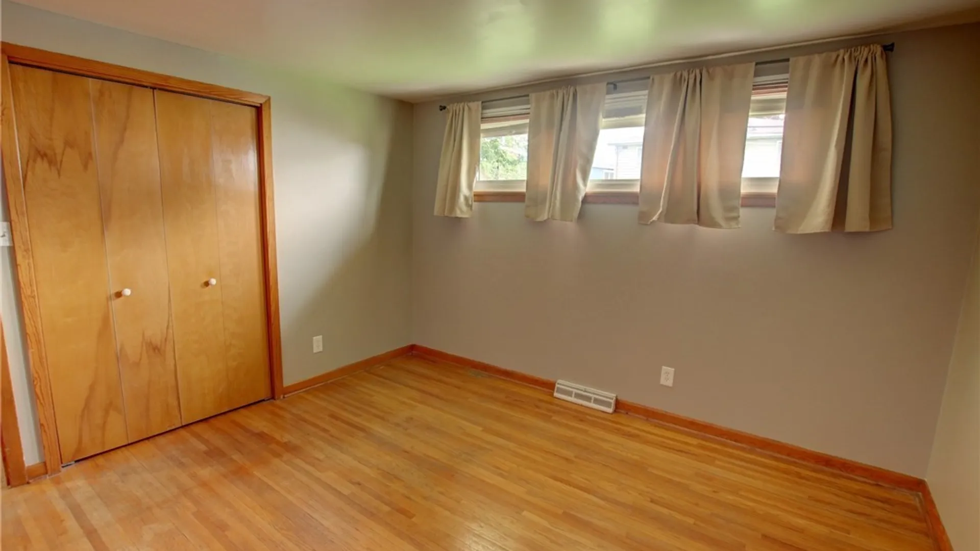 Property at 14 Lydia Lane, Cheektowaga, NY 14225 25