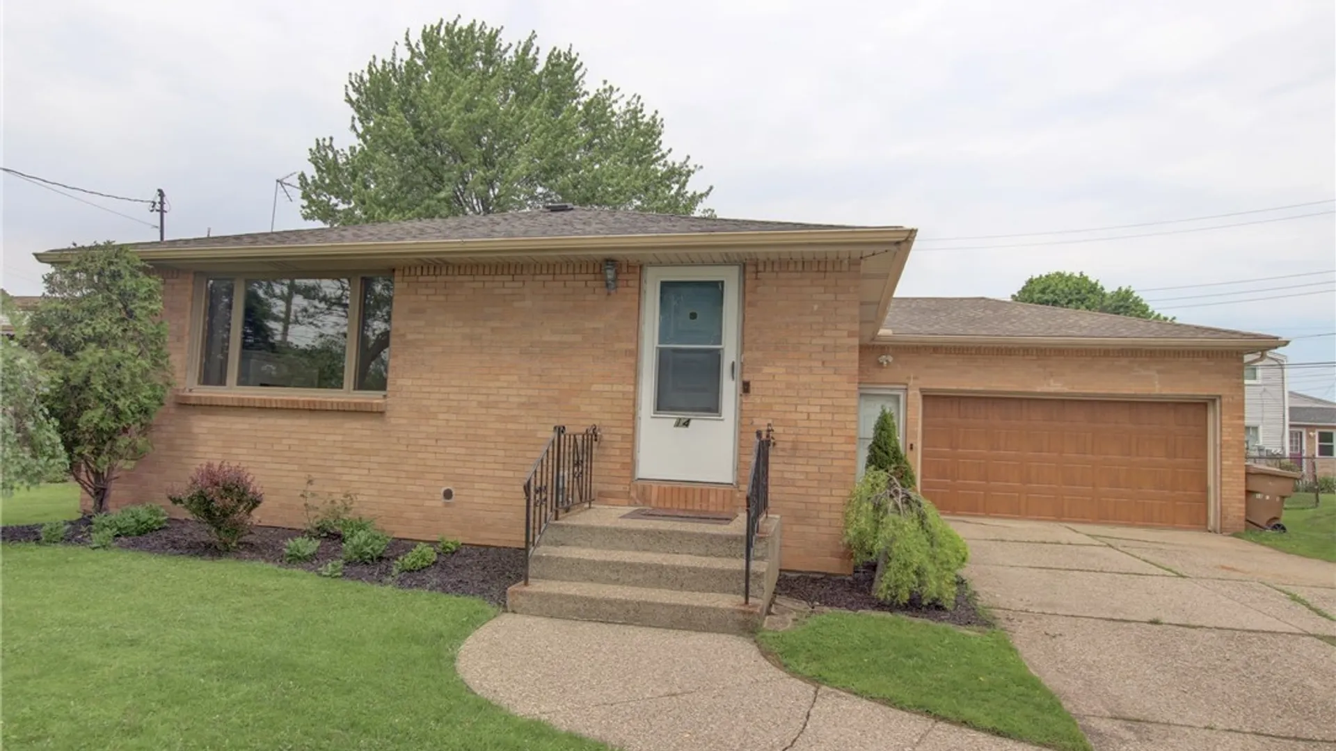 Property at 14 Lydia Lane, Cheektowaga, NY 14225 3