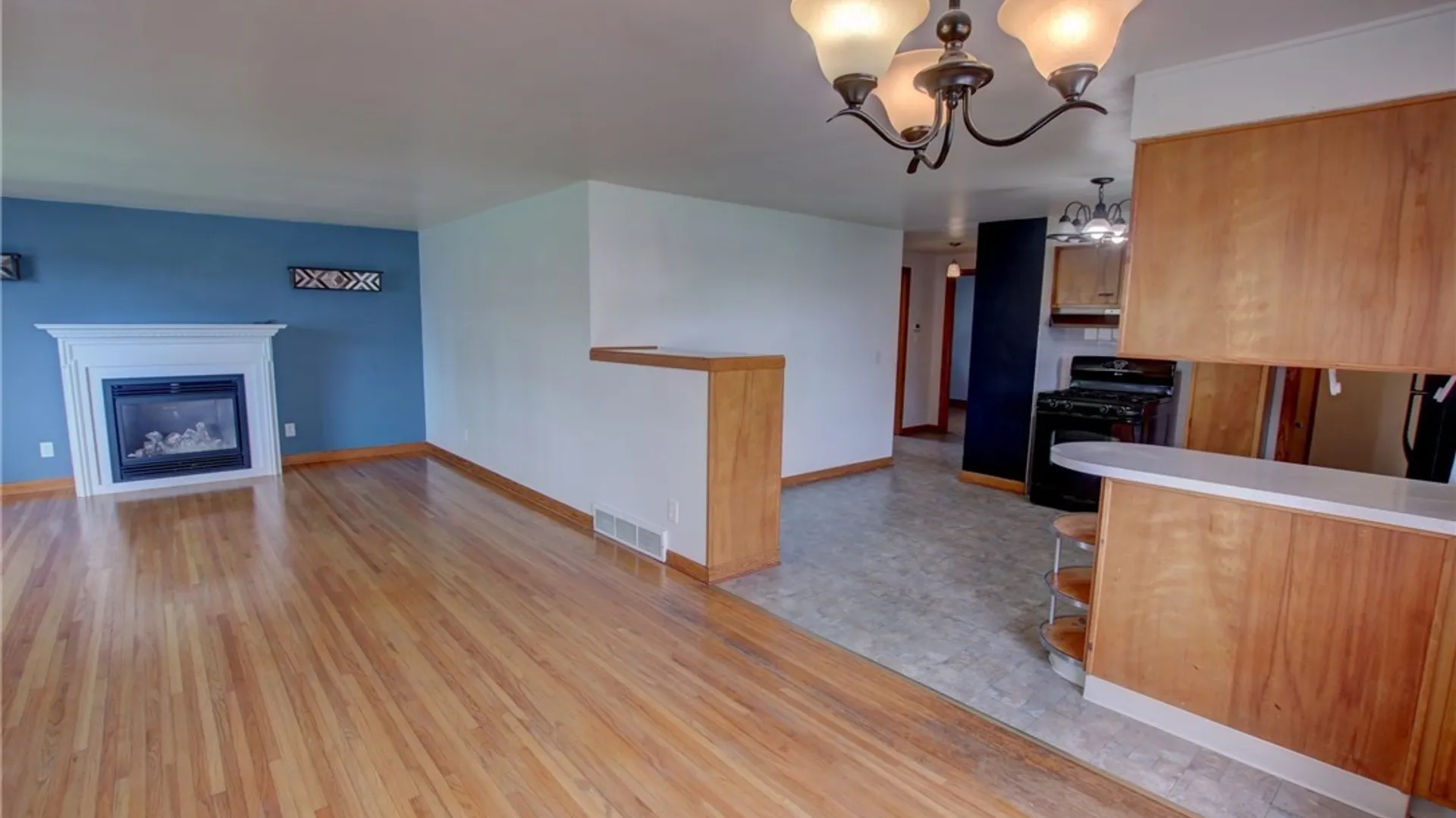 Property at 14 Lydia Lane, Cheektowaga, NY 14225 4