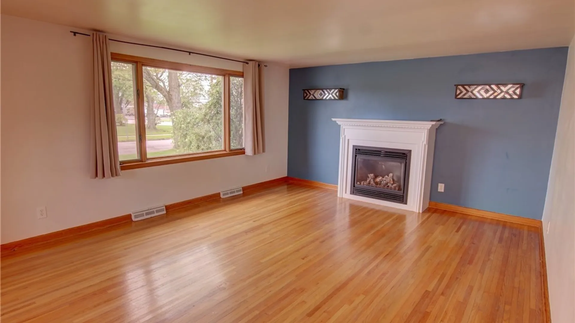 Property at 14 Lydia Lane, Cheektowaga, NY 14225 5