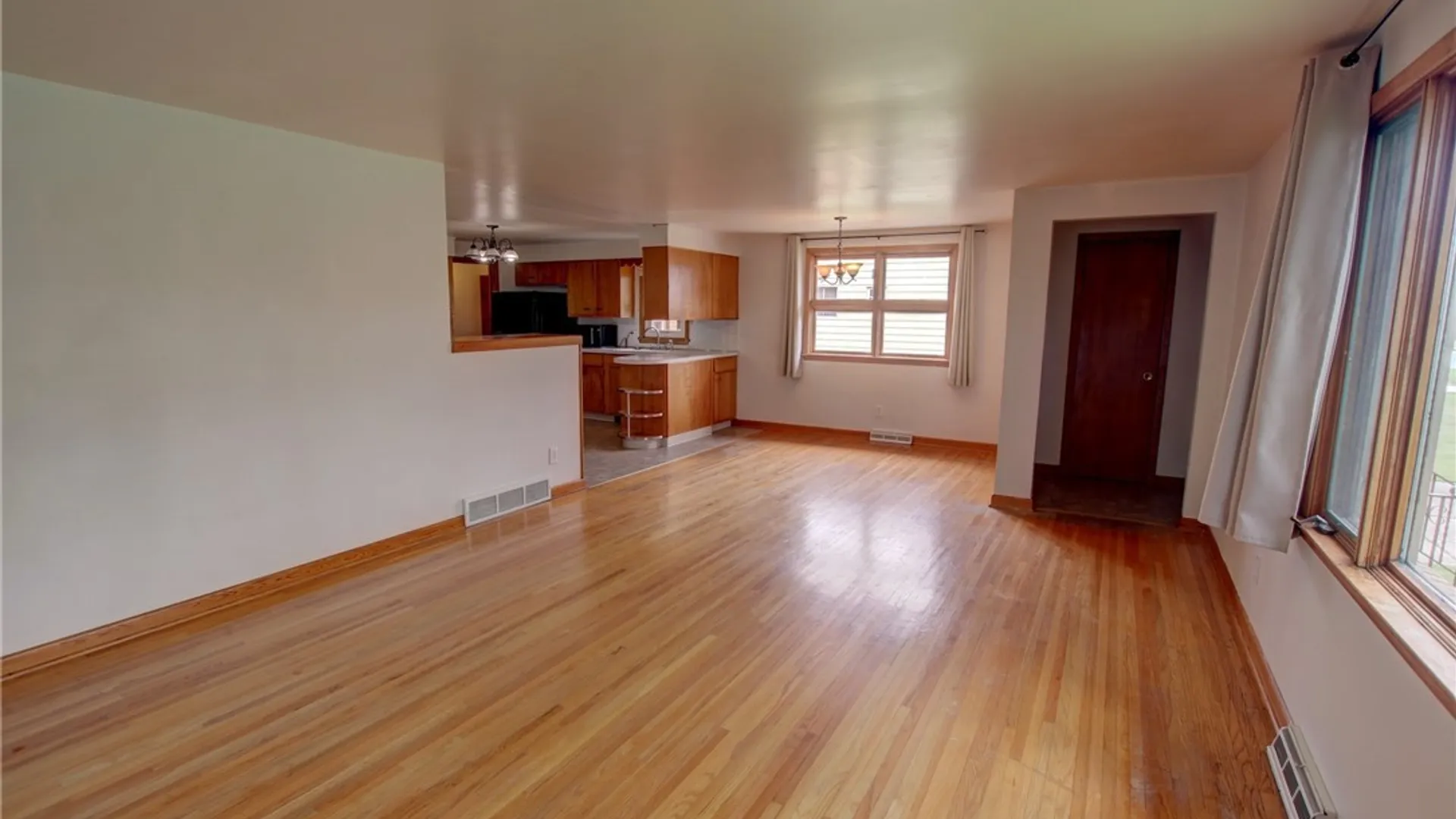 Property at 14 Lydia Lane, Cheektowaga, NY 14225 7