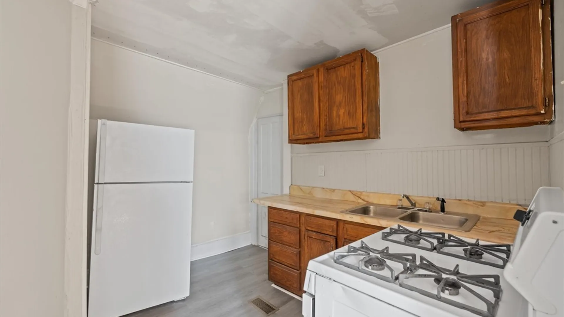 Property at 1216 Bellevue Avenue, Syracuse, NY 13204 36