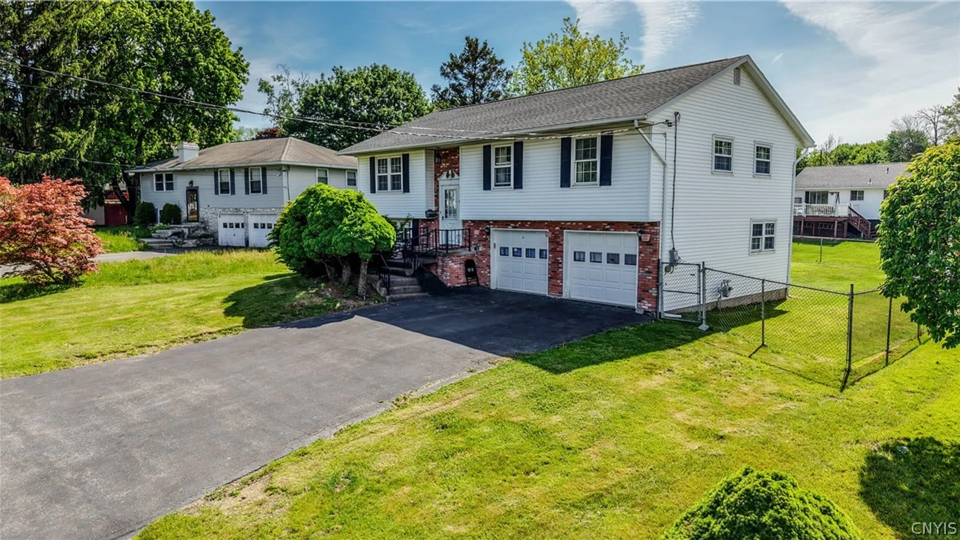 Property at 514 Woodburne Drive, Utica, NY 13502 4