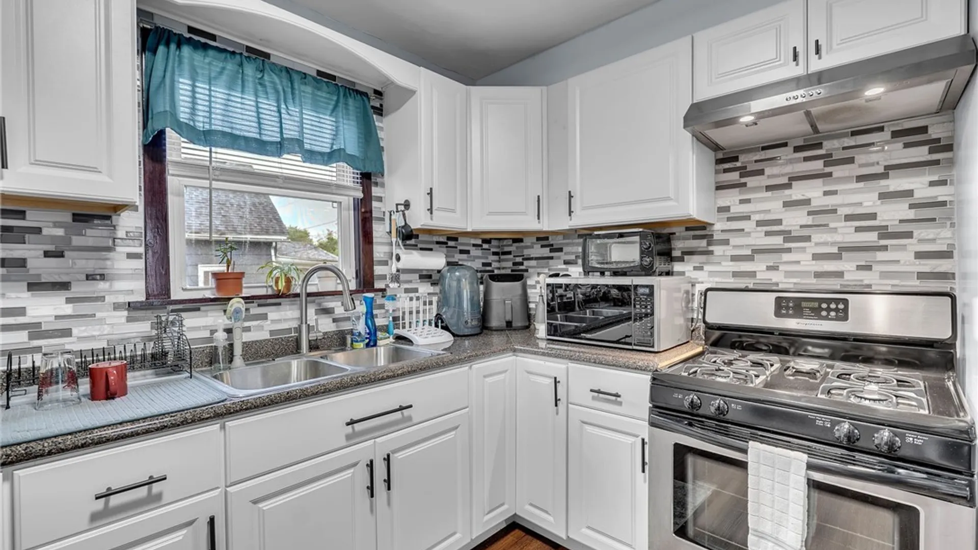 Property at 195 Stevens Avenue, Buffalo, NY 14215 14