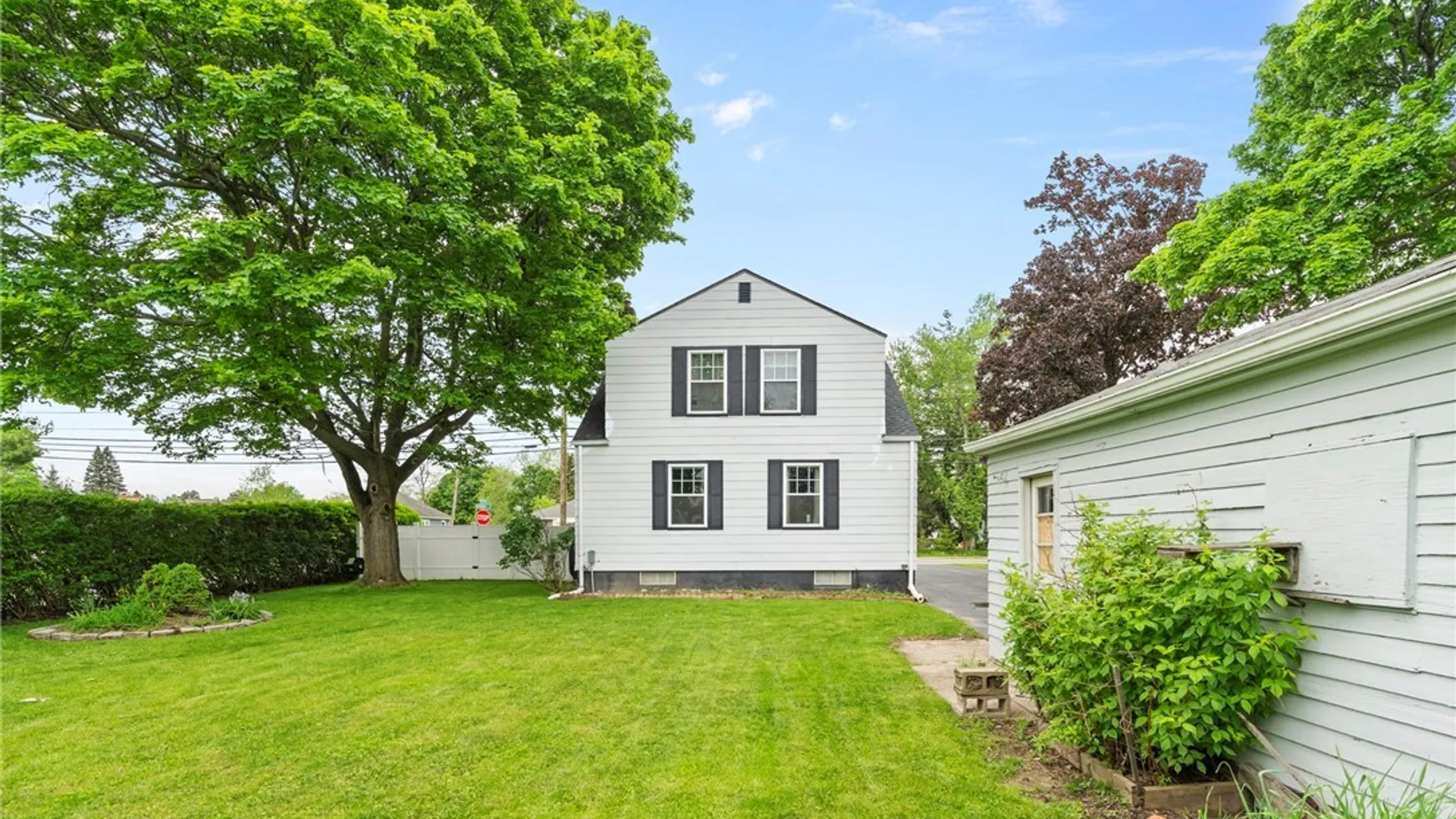 Property at 372 Aurora Street, Lancaster, NY 14086 27