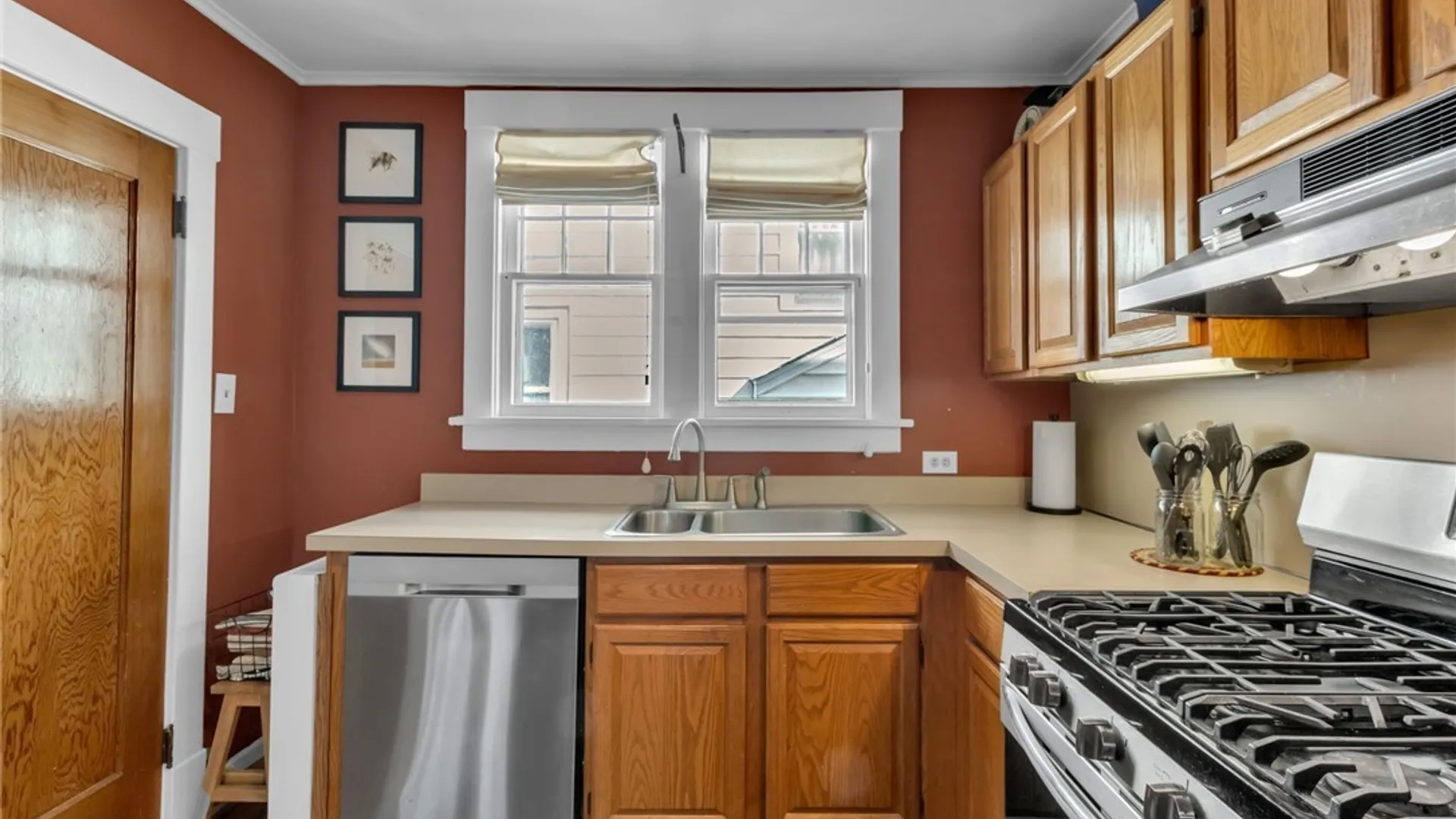 Property at 90 Radcliffe Road, Buffalo, NY 14214 14