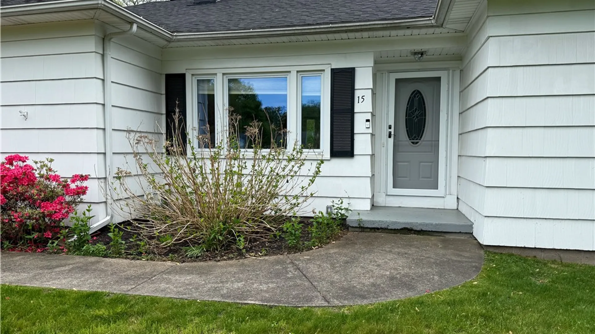 Property at 15 Lochnavar Parkway, Pittsford, NY 14534 2