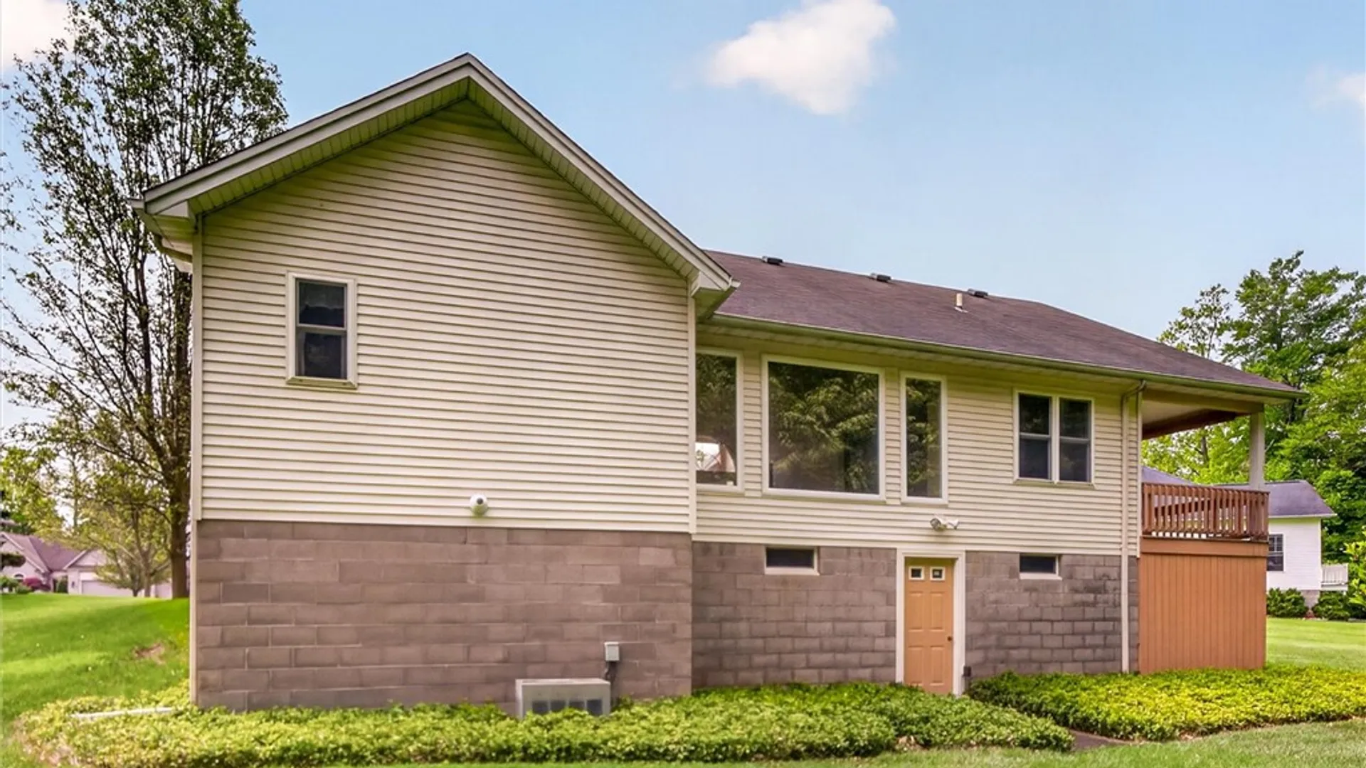 Property at 144 Leamington Circle, Greece, NY 14626 10