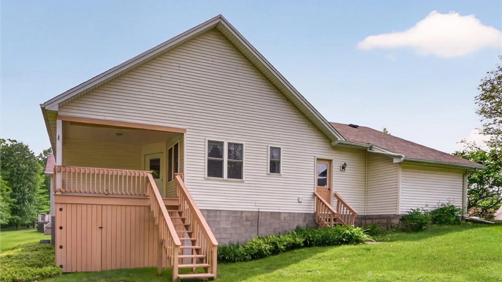 Property at 144 Leamington Circle, Greece, NY 14626 12