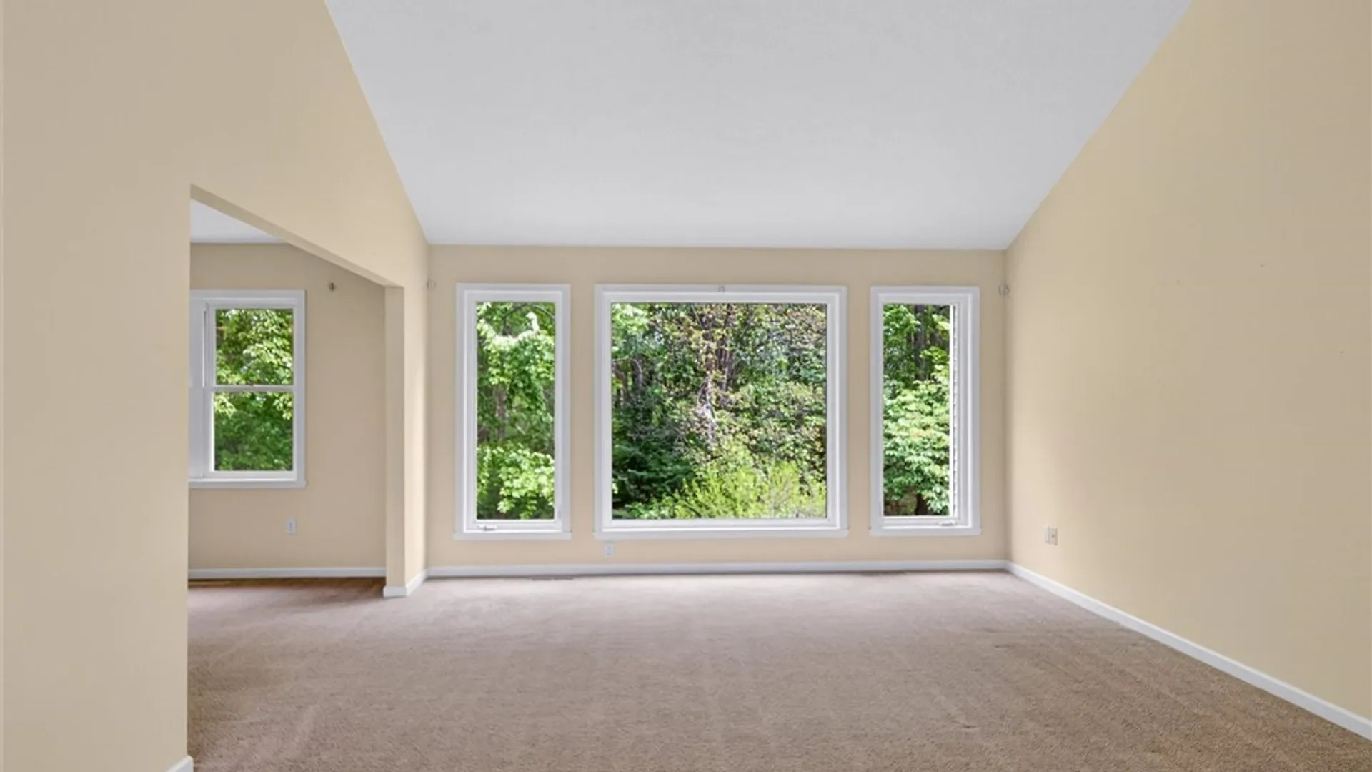 Property at 144 Leamington Circle, Greece, NY 14626 20
