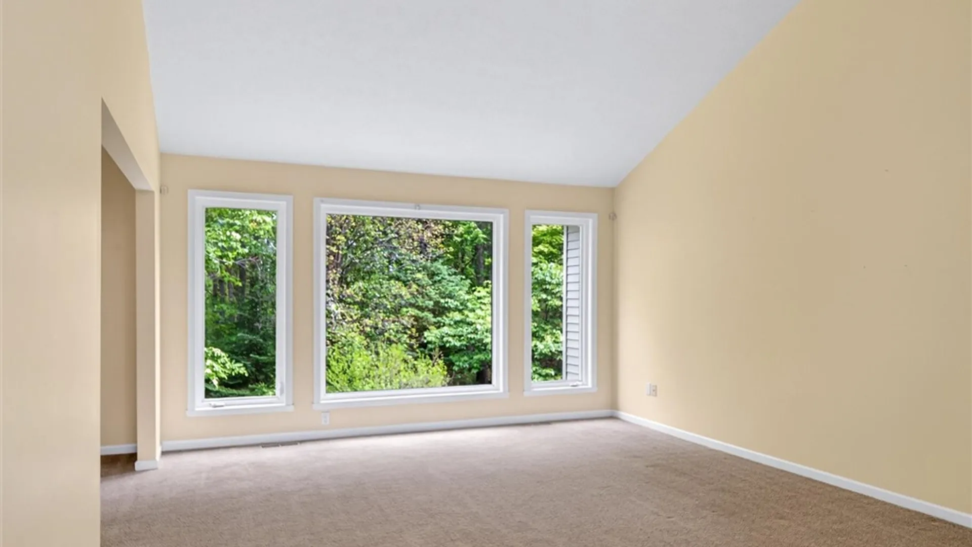Property at 144 Leamington Circle, Greece, NY 14626 21