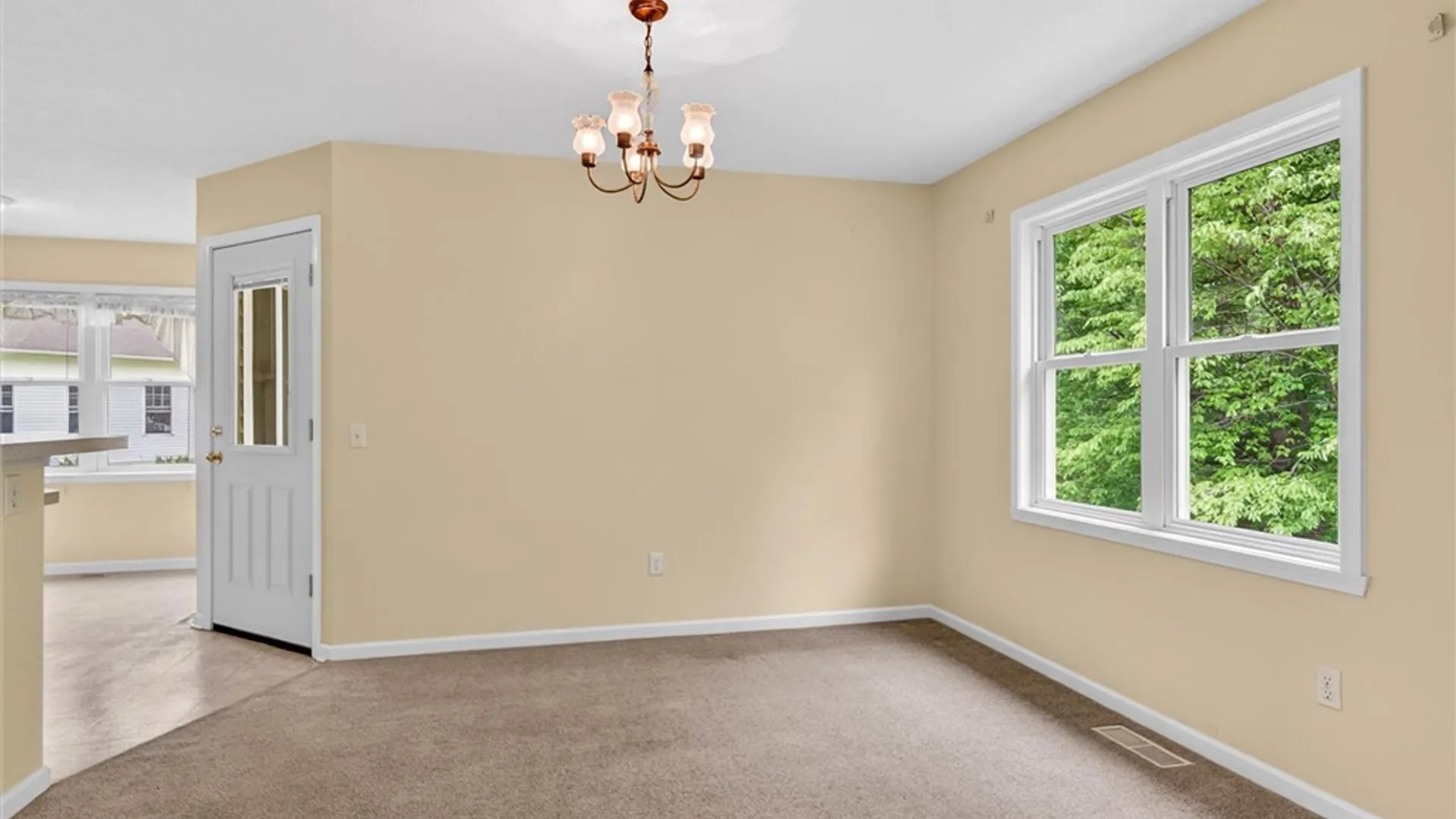 Property at 144 Leamington Circle, Greece, NY 14626 24