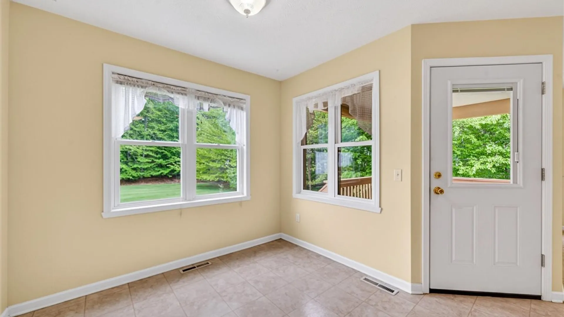 Property at 144 Leamington Circle, Greece, NY 14626 31