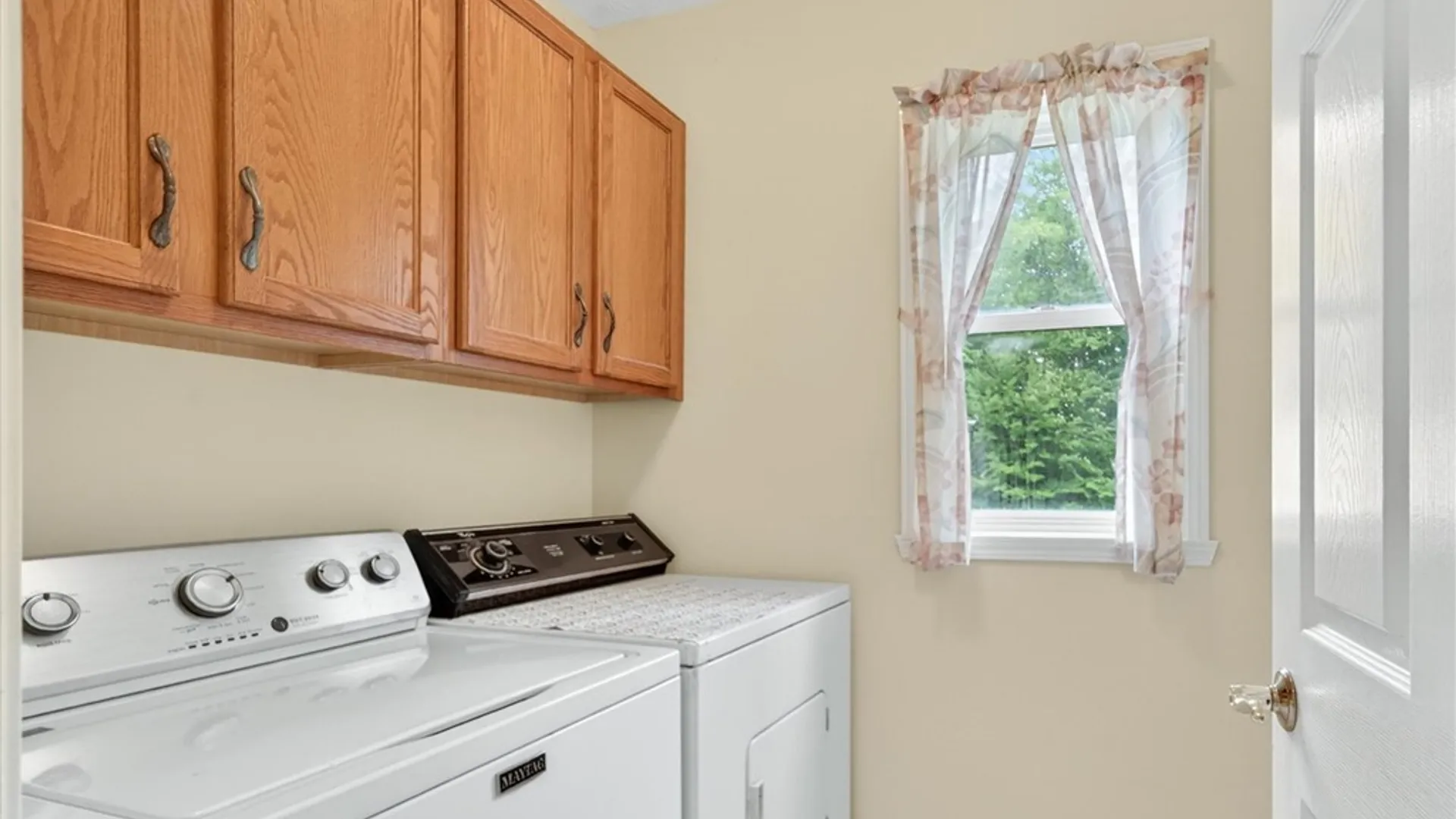 Property at 144 Leamington Circle, Greece, NY 14626 33