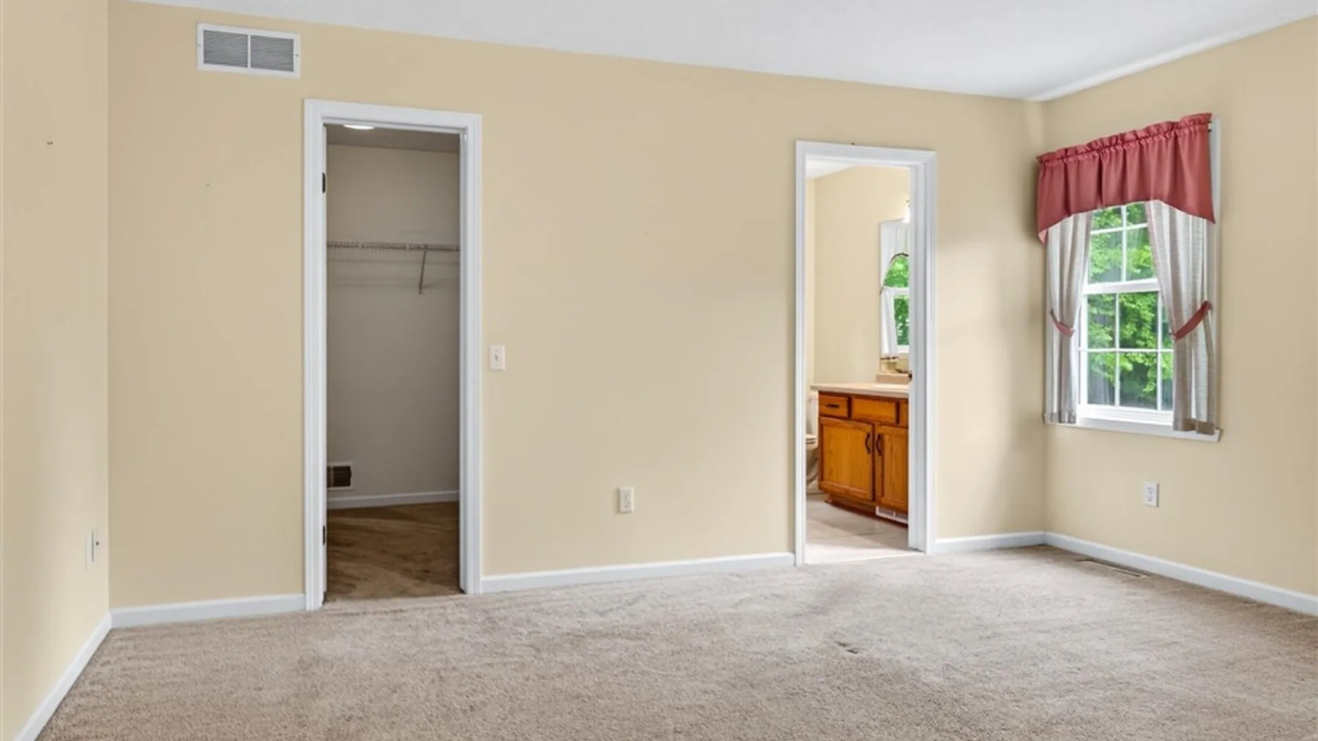 Property at 144 Leamington Circle, Greece, NY 14626 36