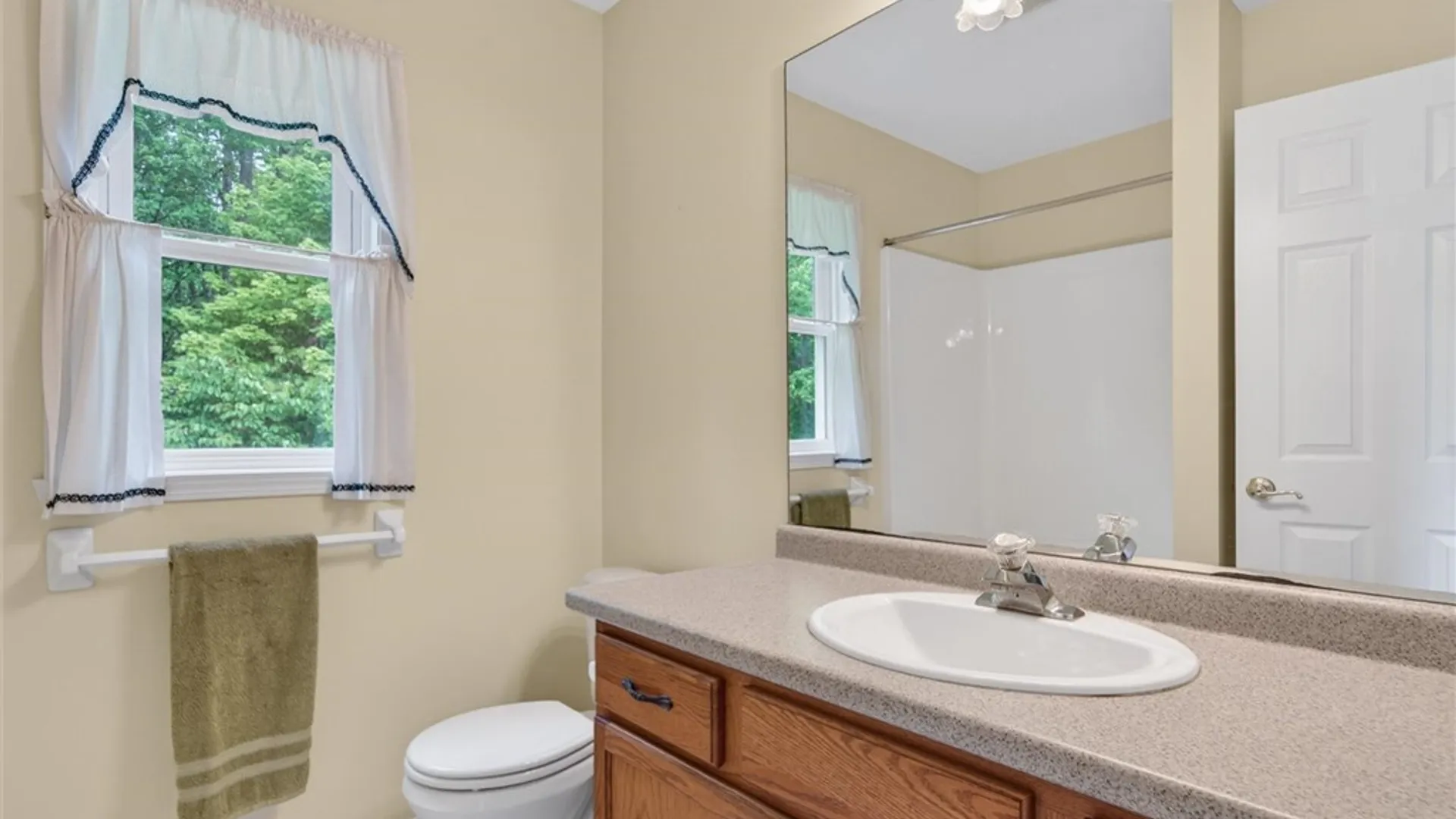 Property at 144 Leamington Circle, Greece, NY 14626 37