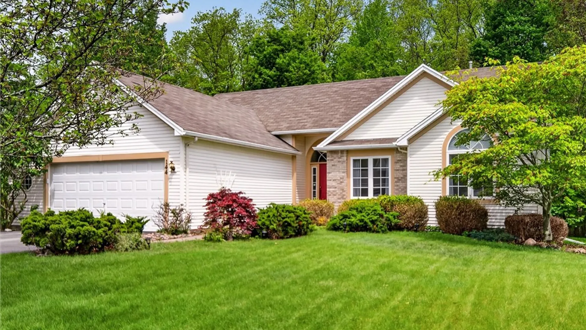 Property at 144 Leamington Circle, Greece, NY 14626 4