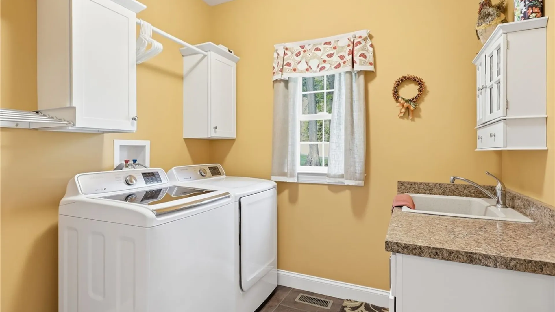 Property at 6779 Colyer Crossing, Victor, NY 14564 12