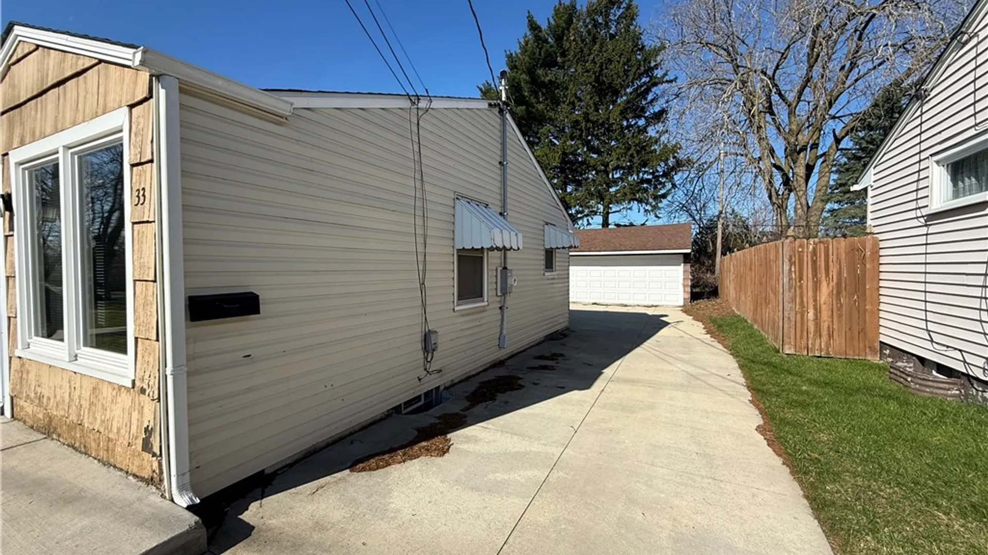 Property at 33 S Glidden Street, Cheektowaga, NY 14206 3
