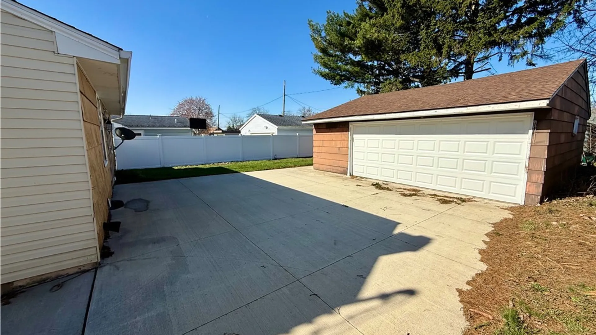 Property at 33 S Glidden Street, Cheektowaga, NY 14206 4