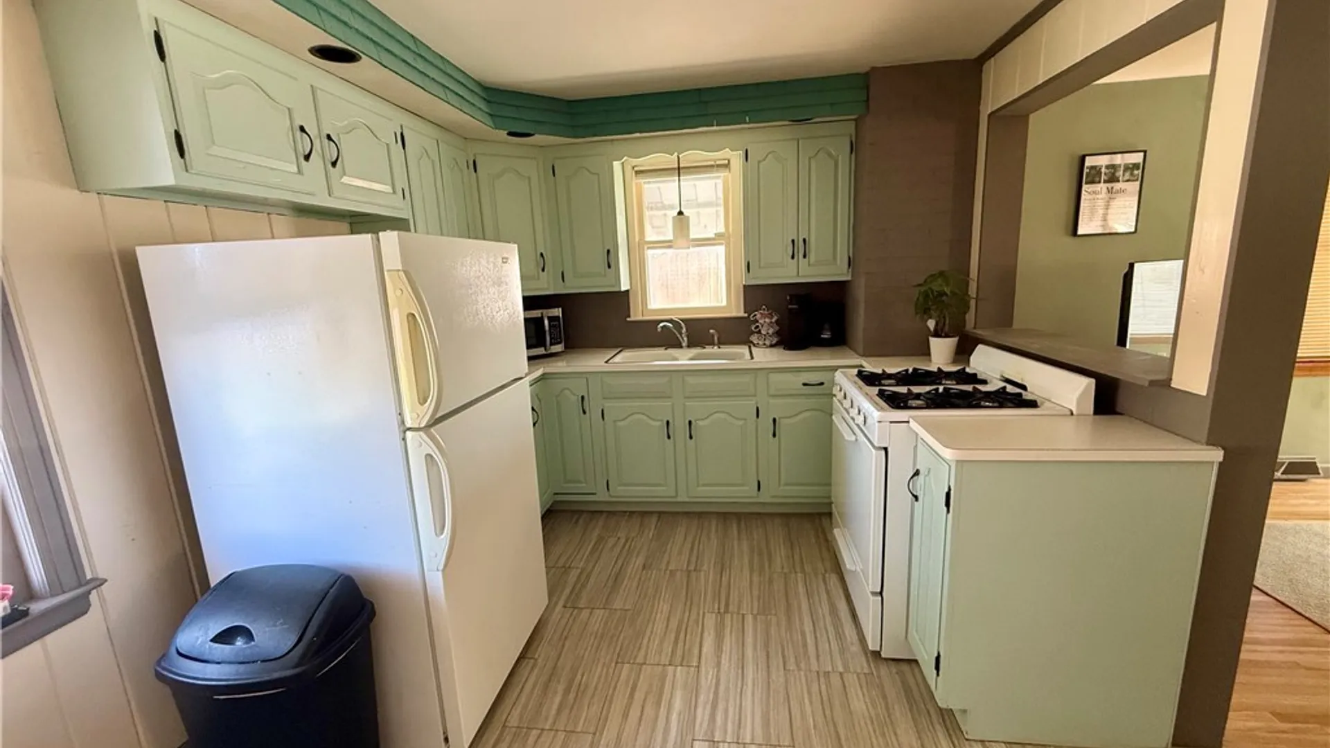 Property at 33 S Glidden Street, Cheektowaga, NY 14206 7