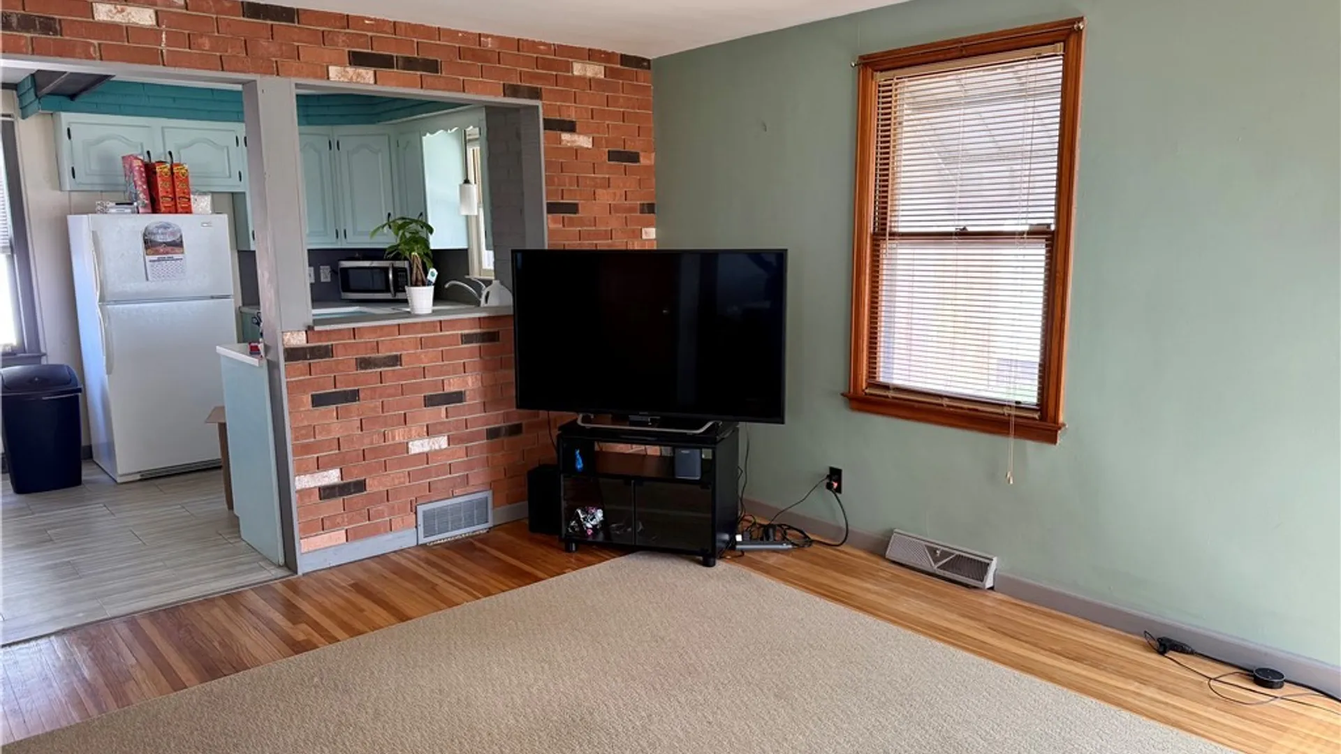 Property at 33 S Glidden Street, Cheektowaga, NY 14206 9