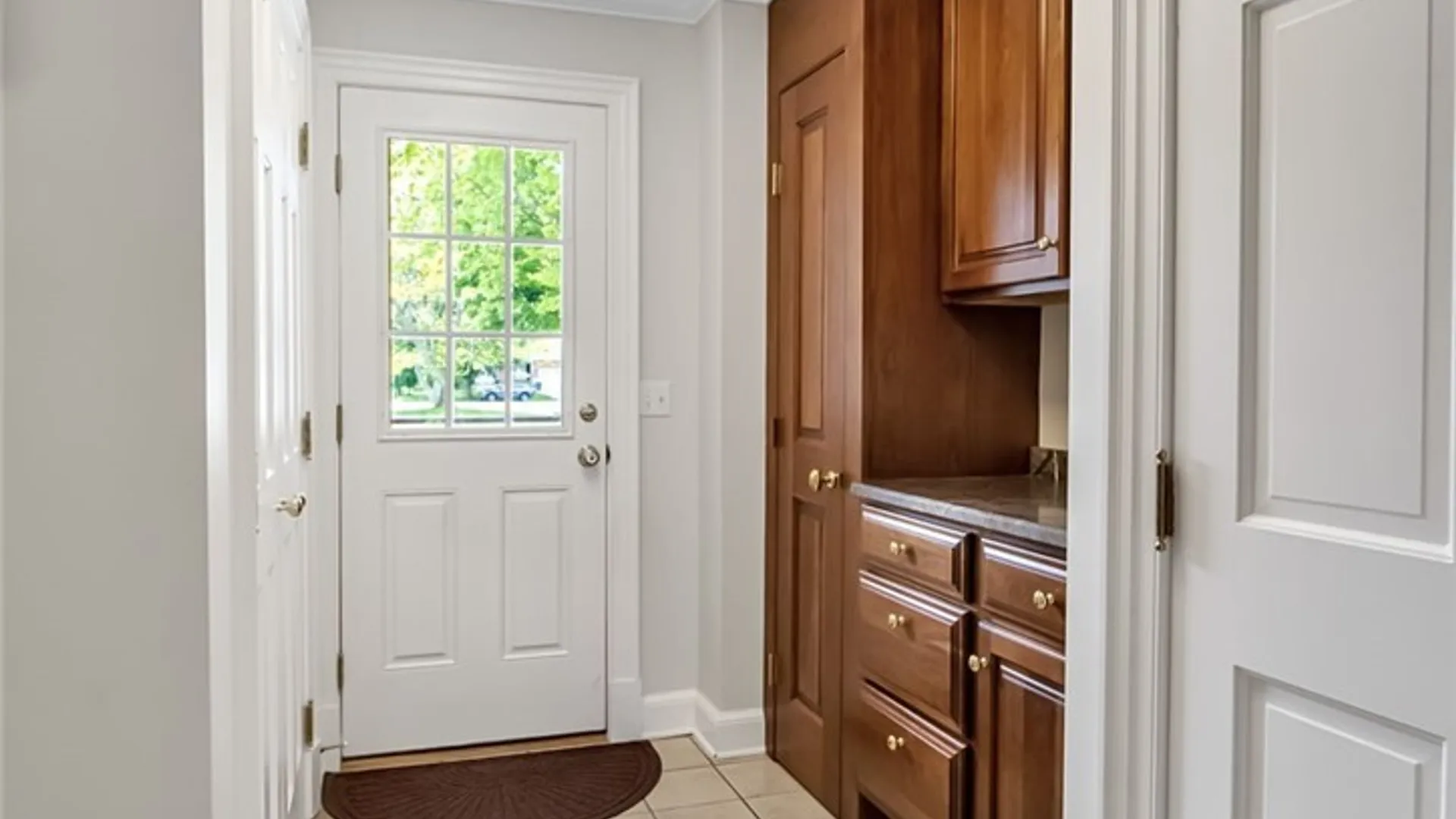 Property at 19 Shelbourne Court, Amherst, NY 14221 23