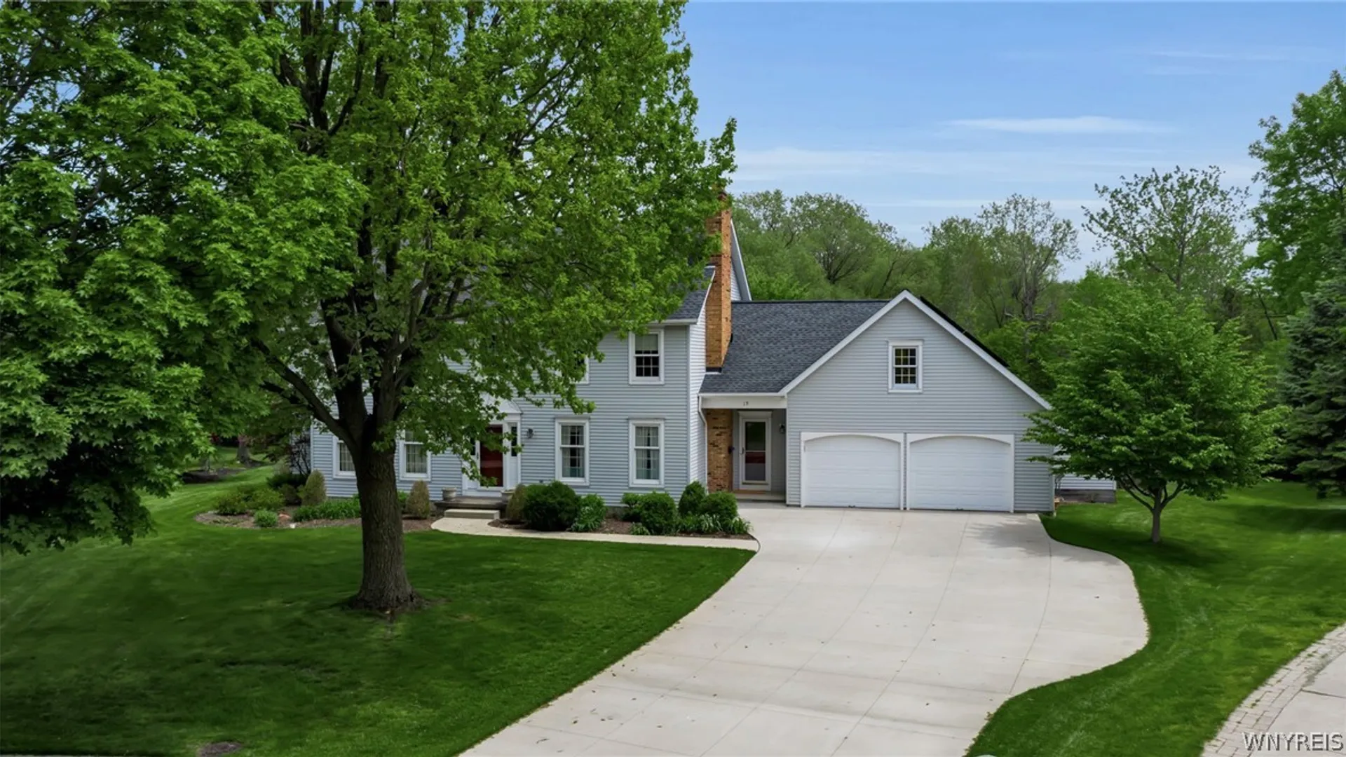 Property at 19 Shelbourne Court, Amherst, NY 14221 3