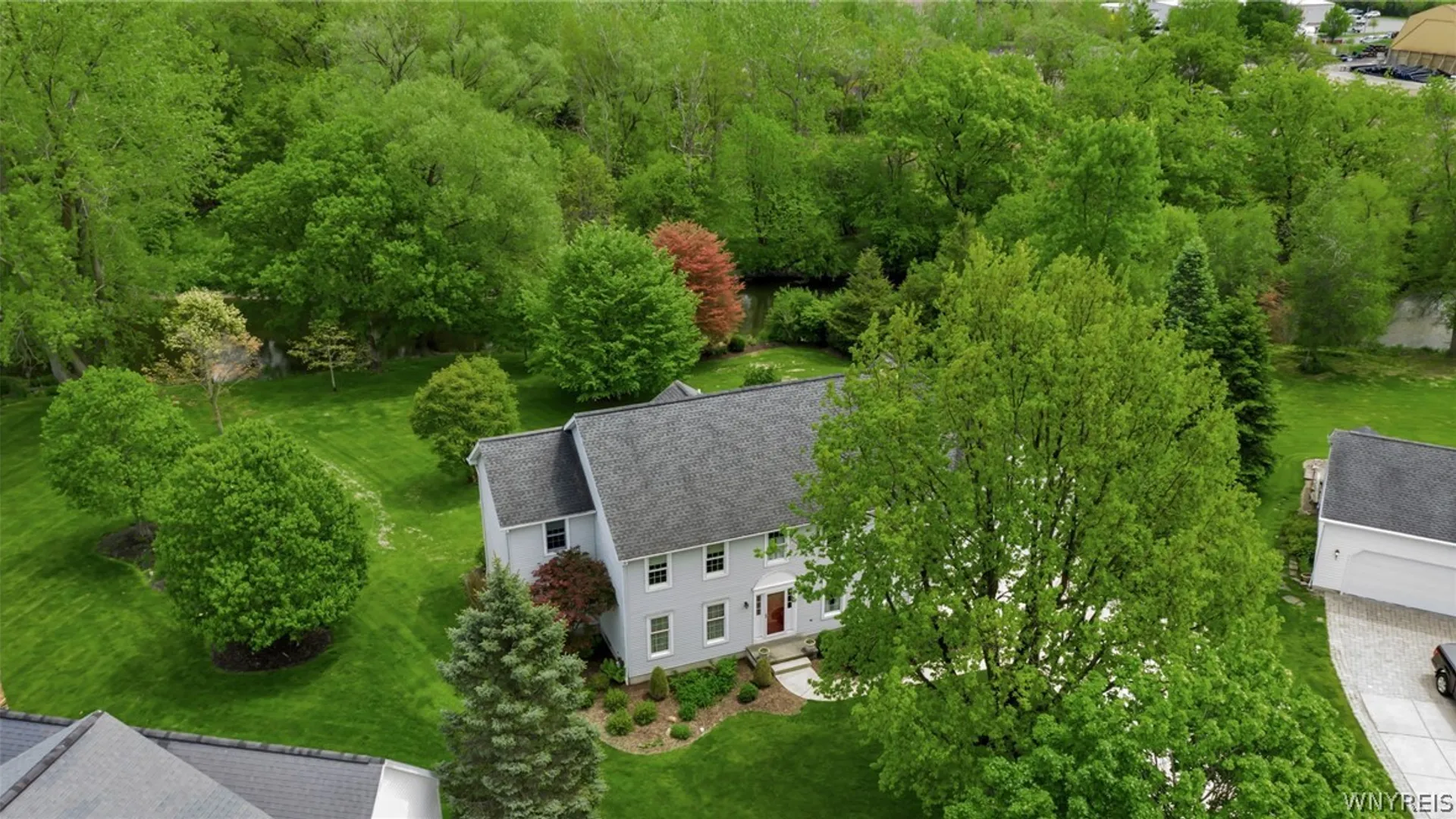 Property at 19 Shelbourne Court, Amherst, NY 14221 4