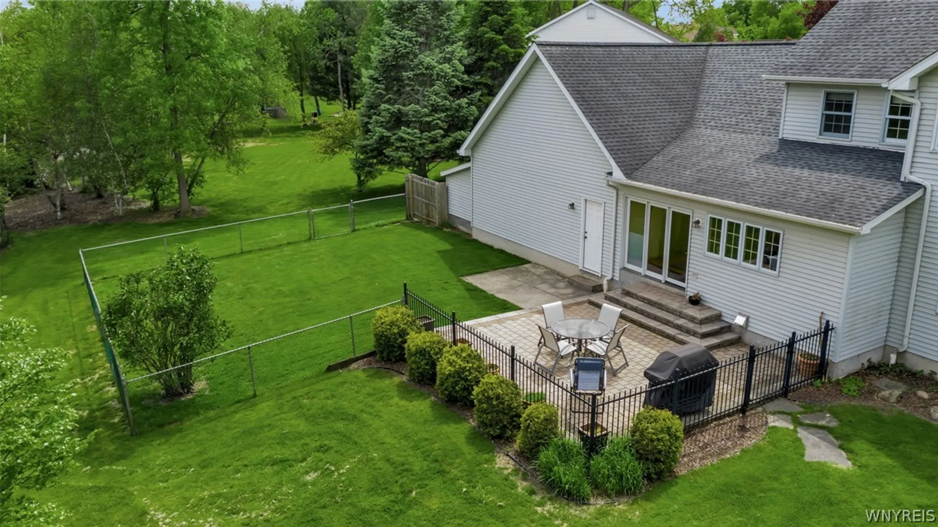 Property at 19 Shelbourne Court, Amherst, NY 14221 44