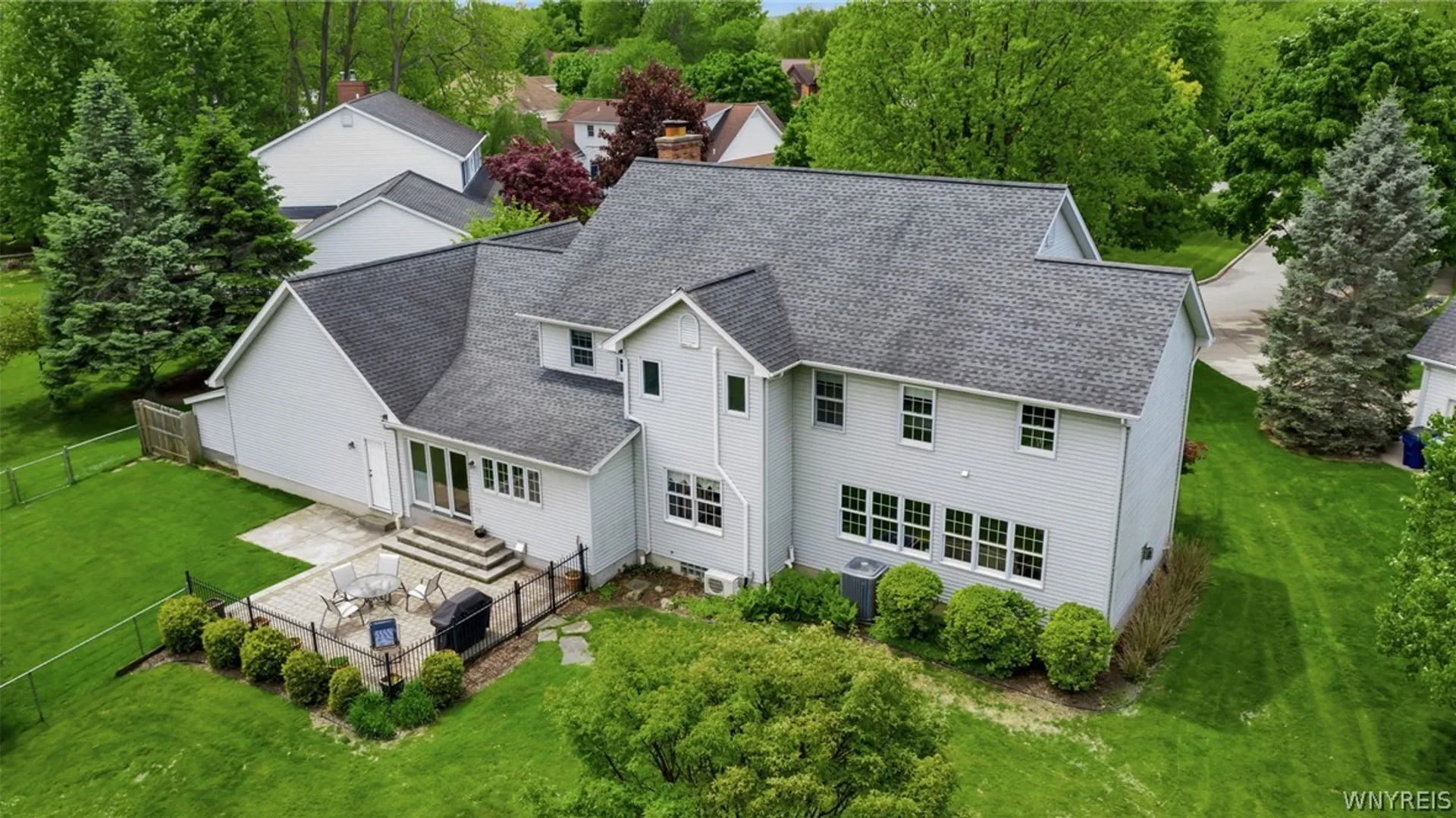 Property at 19 Shelbourne Court, Amherst, NY 14221 45