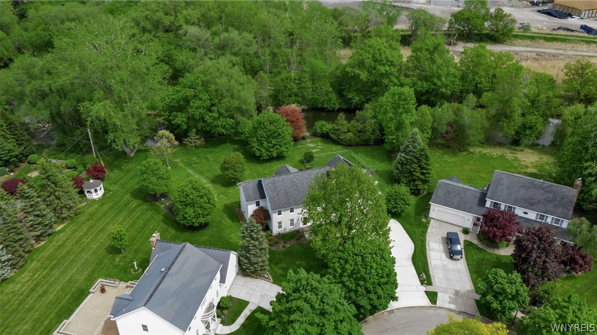 Property at 19 Shelbourne Court, Amherst, NY 14221 5