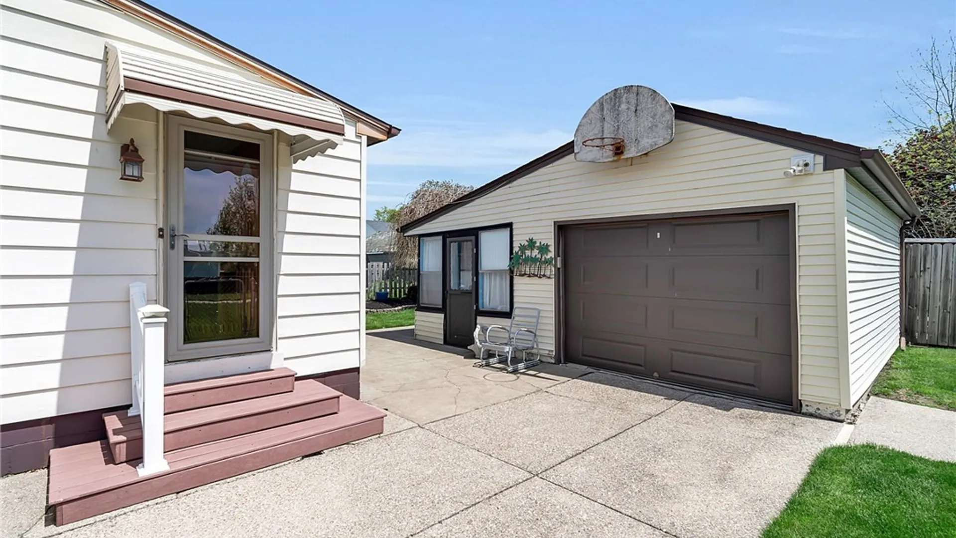 Property at 225 Cass Avenue, Cheektowaga, NY 14206 5