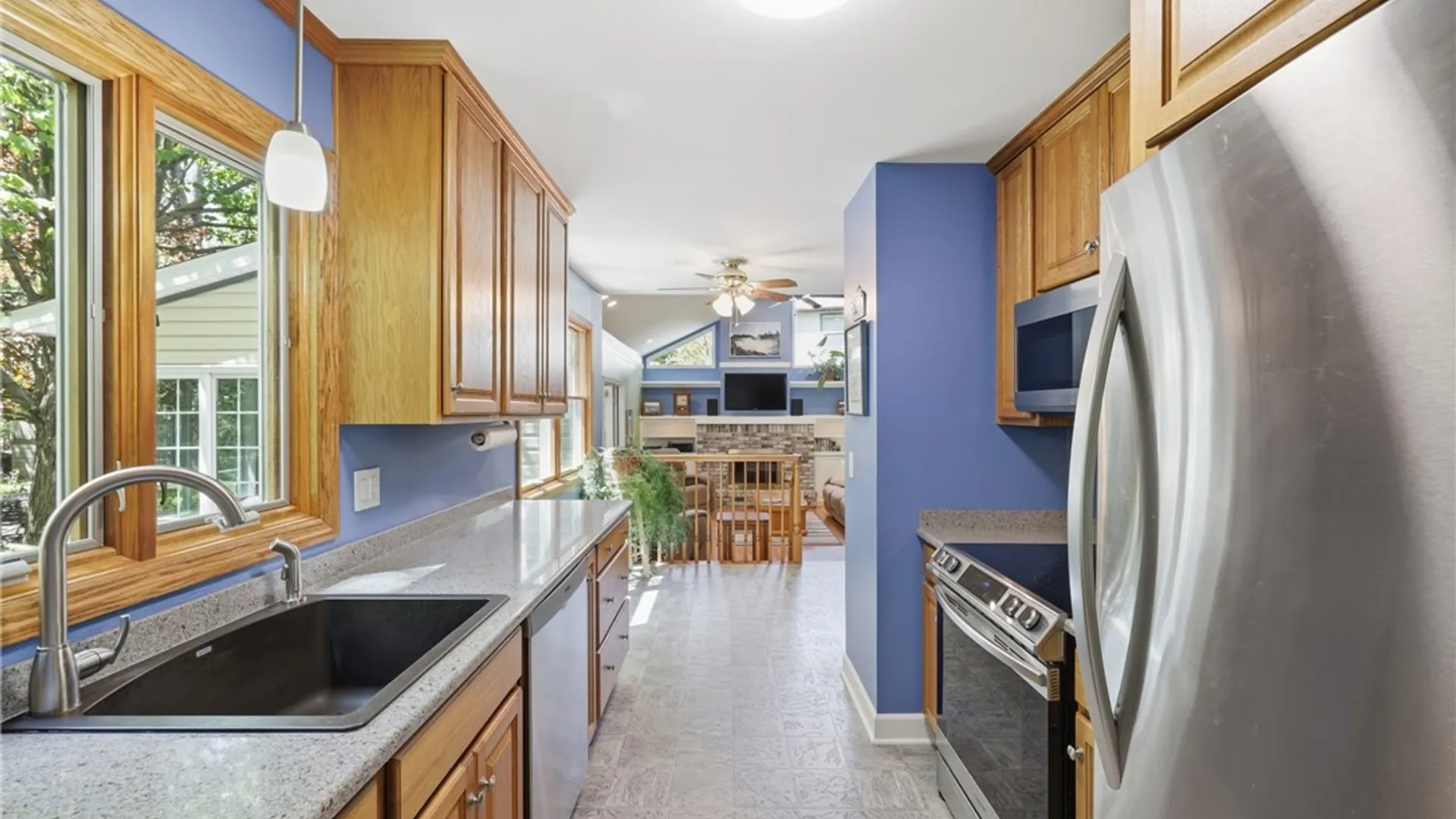 Property at 100 Bramhill Court, Amherst, NY 14051 11